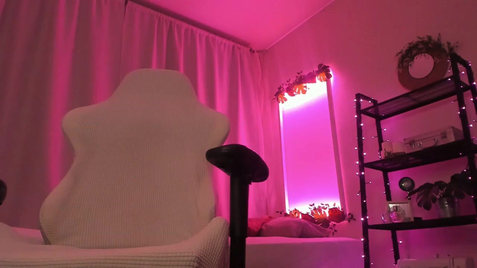 Gallery image thumbnail from Cathelyn's myfreecams stream on, 09/17/2023, 01:42 image 2 of 20