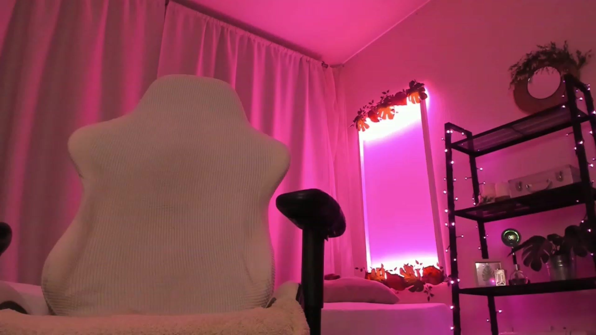 Gallery image thumbnail from Cathelyn's myfreecams stream on, 10/08/2023, 02:20 image 15 of 20