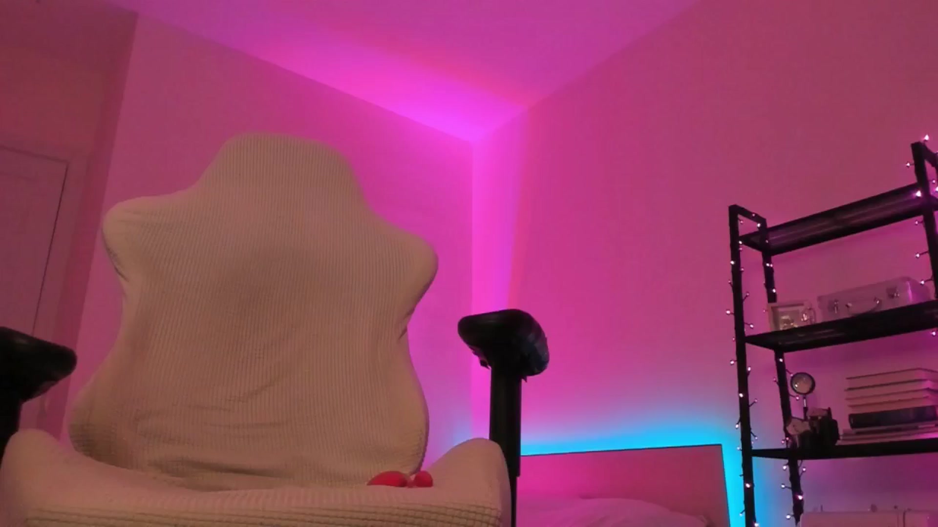 Gallery image thumbnail from Cathelyn's myfreecams stream on, 11/19/2024, 03:57 image 18 of 20