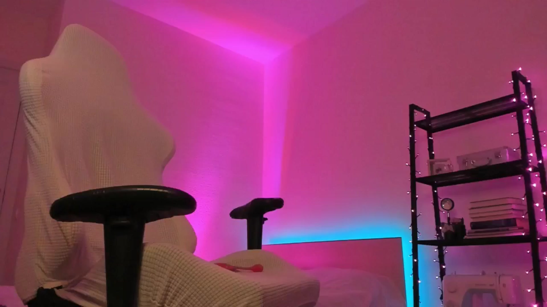 Gallery image thumbnail from Cathelyn's myfreecams stream on, 11/27/2024, 03:20 image 12 of 20