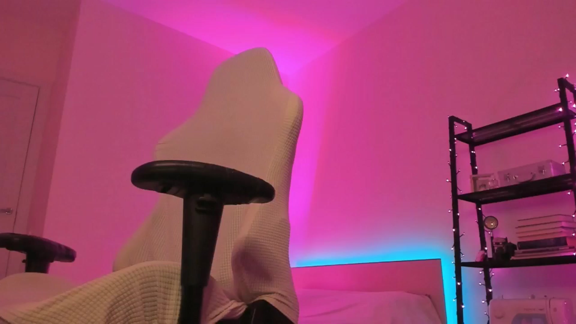 Gallery image thumbnail from Cathelyn's myfreecams stream on, 12/18/2024, 02:12 image 12 of 20
