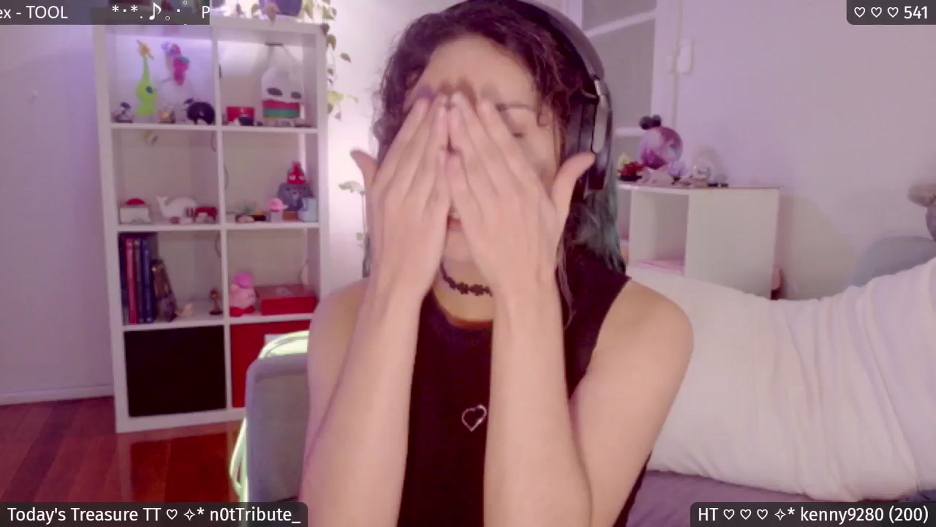 Gallery image thumbnail from Catwave's myfreecams stream on, 04/24/2026, 07:14 image 14 of 20