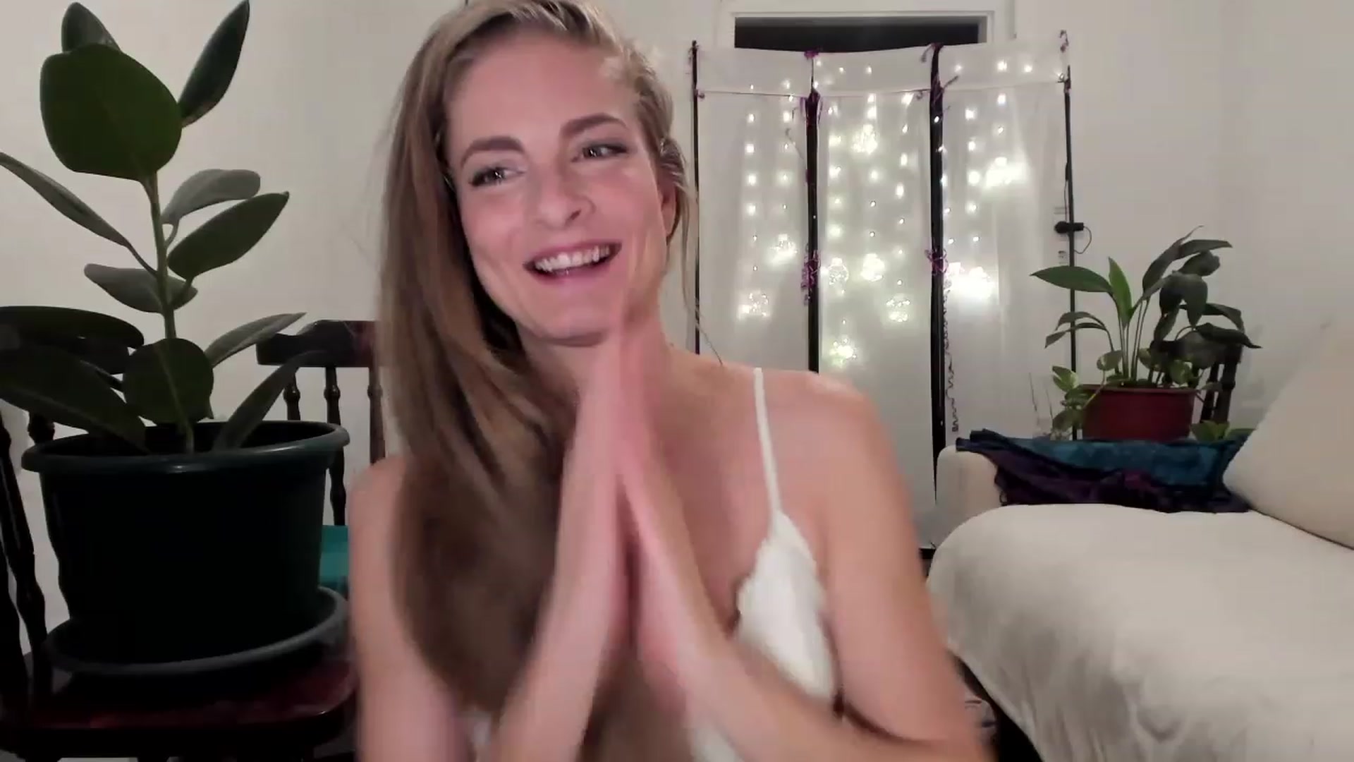 Gallery image thumbnail from Cayenne_mfc's myfreecams stream on, 12/19/2022, 20:43 image 12 of 20