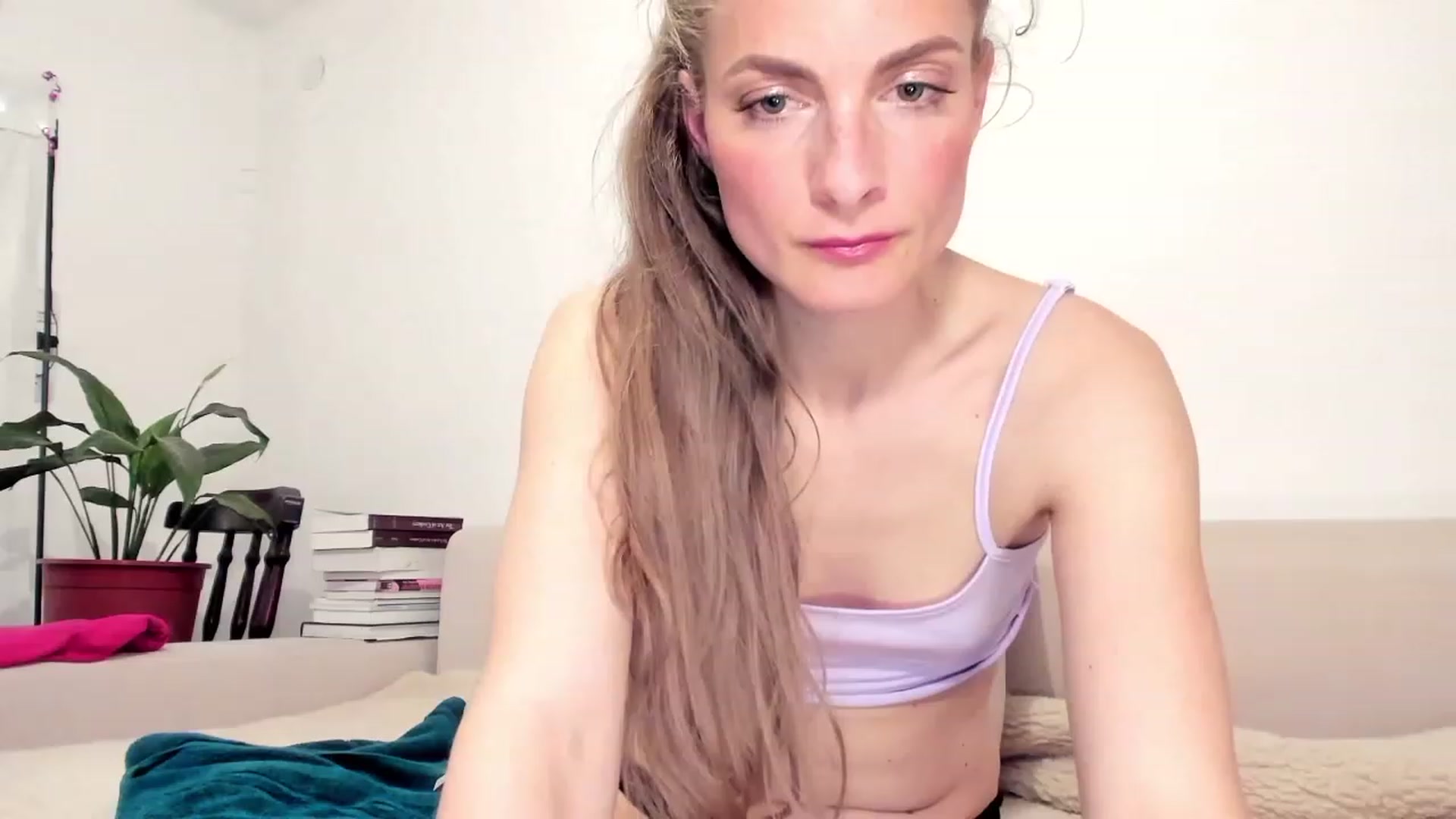 Gallery image thumbnail from Cayenne_mfc's myfreecams stream on, 04/25/2023, 18:29 image 19 of 20