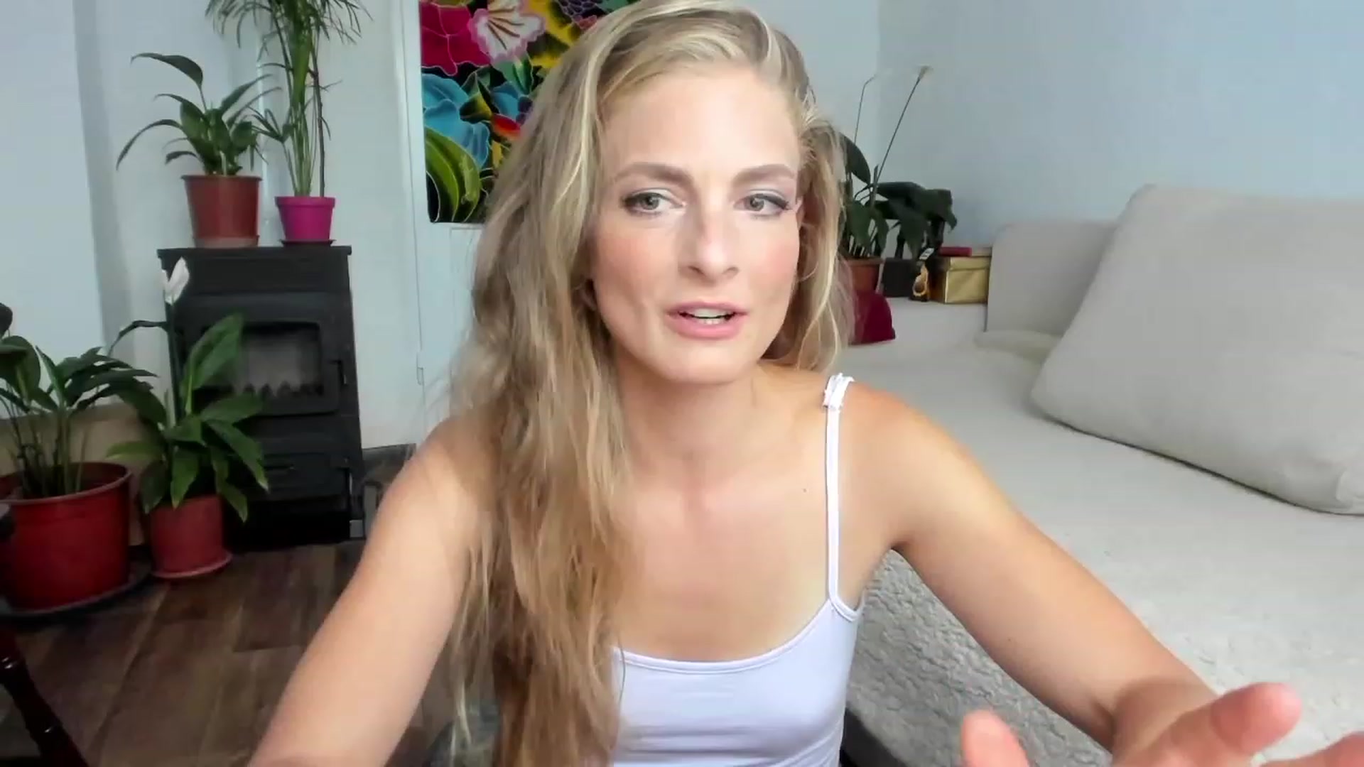 Gallery image thumbnail from Cayenne_mfc's myfreecams stream on, 08/03/2023, 17:06 image 4 of 20