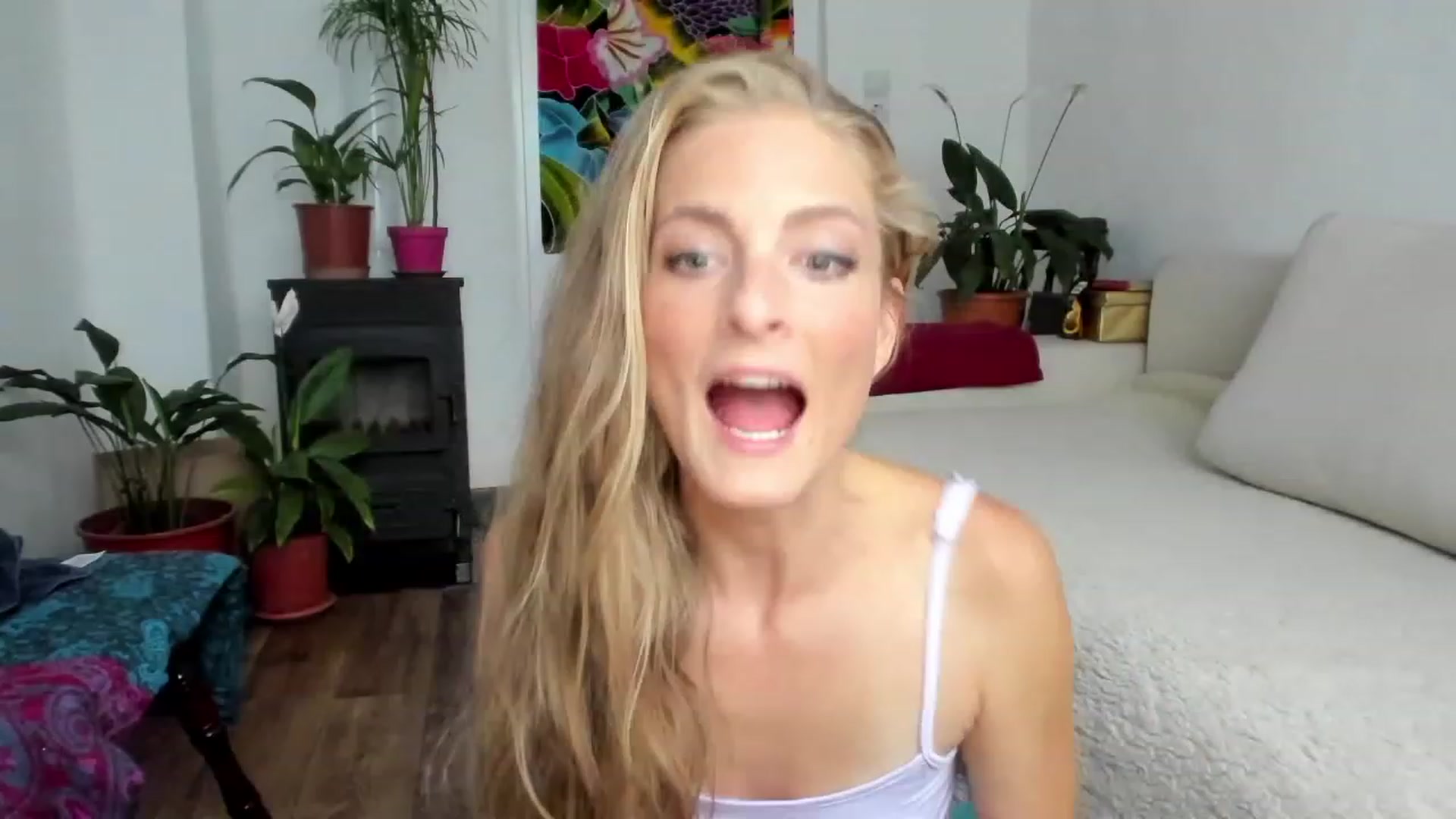 Gallery image thumbnail from Cayenne_mfc's myfreecams stream on, 08/03/2023, 17:06 image 16 of 20