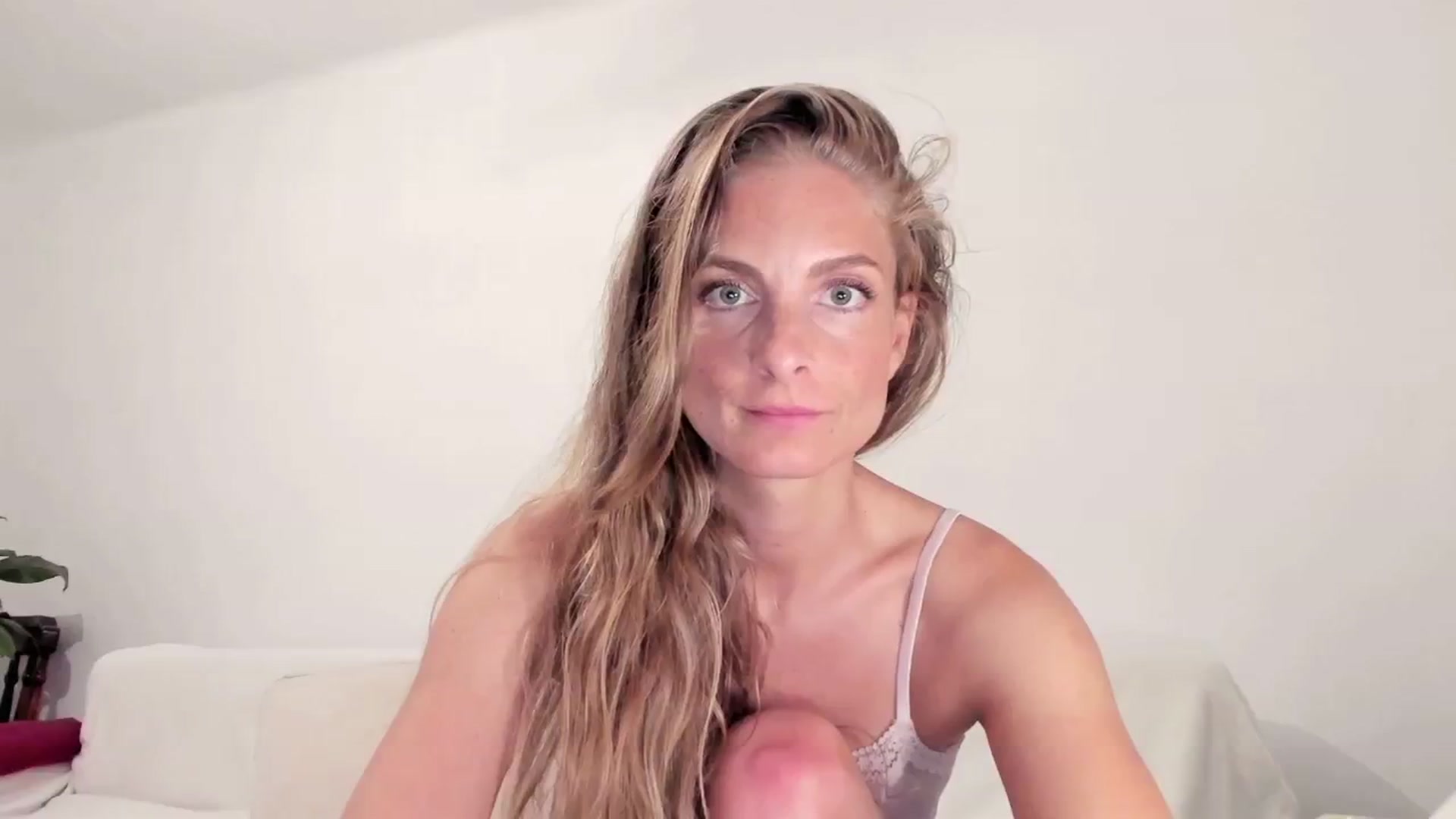 Gallery image thumbnail from Cayenne_mfc's myfreecams stream on, 07/07/2024, 20:01 image 19 of 20