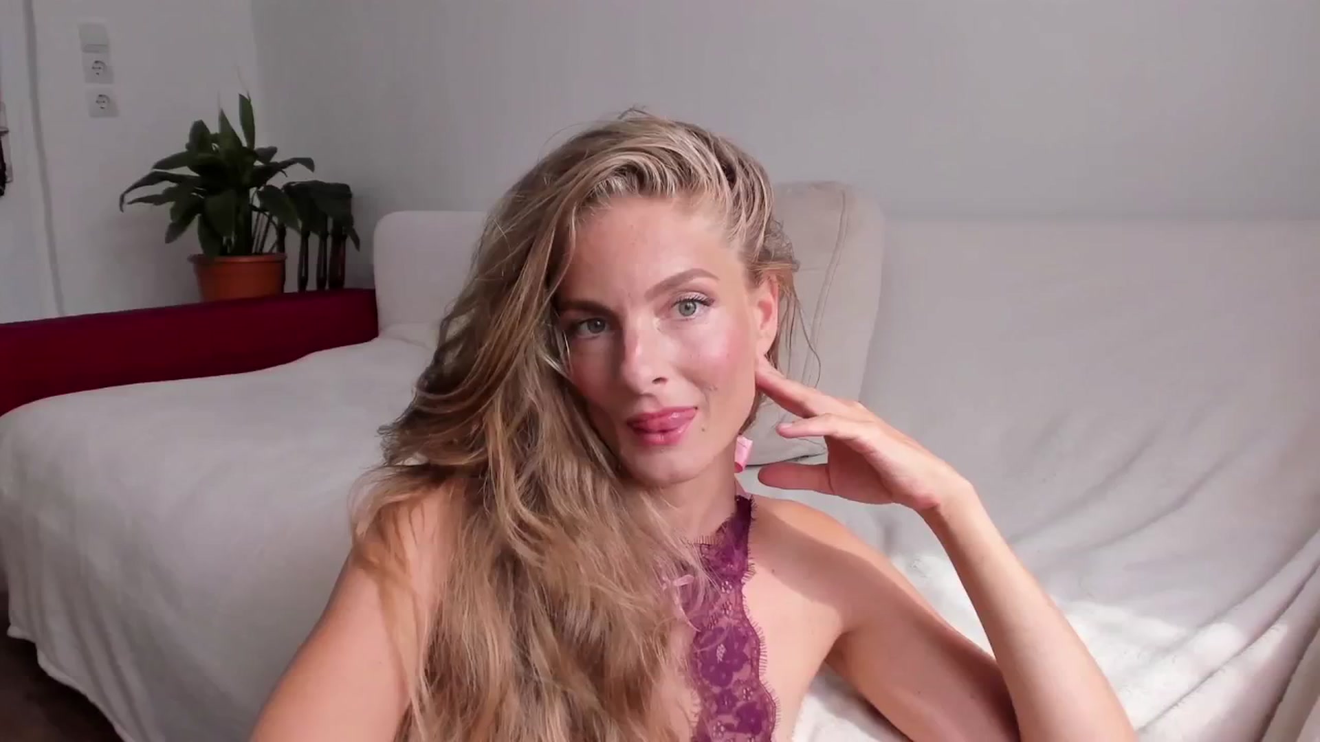 Gallery image thumbnail from Cayenne_mfc's myfreecams stream on, 07/15/2024, 13:47 image 3 of 20