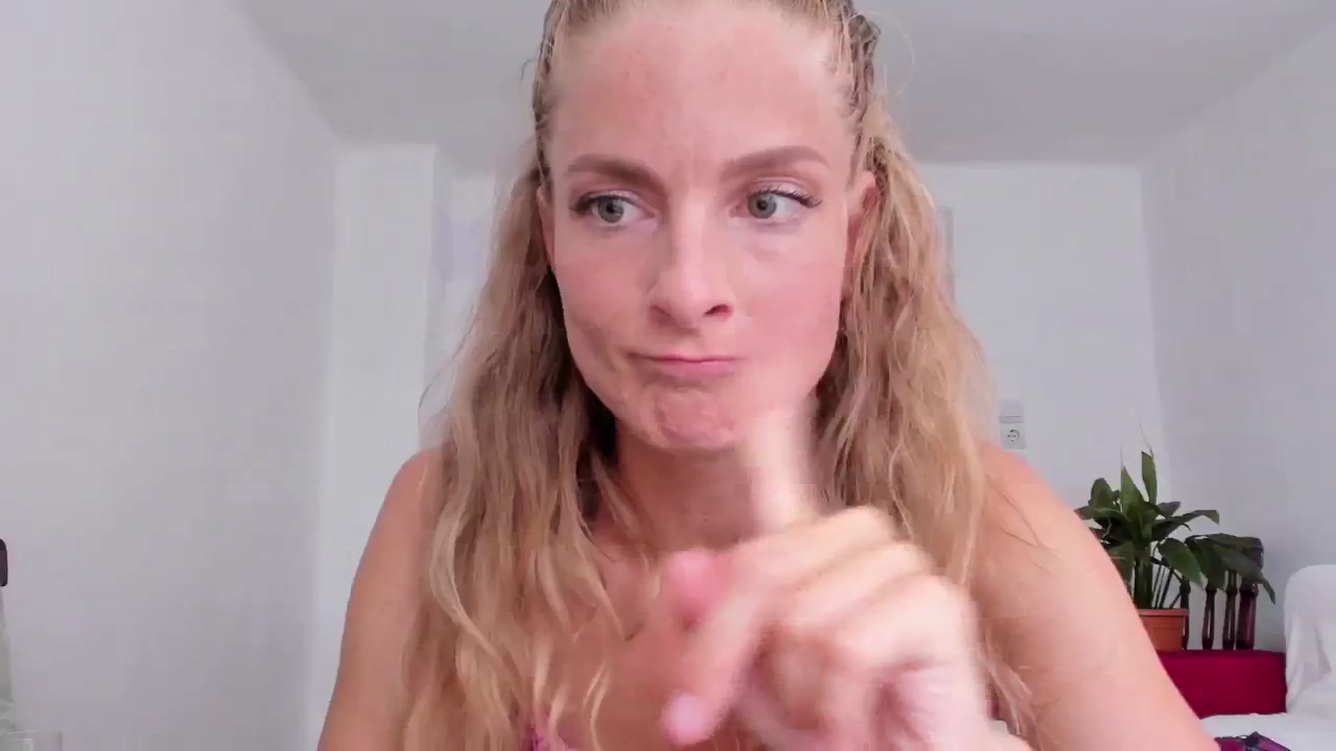Gallery image thumbnail from Cayenne_mfc's myfreecams stream on, 07/15/2024, 17:40 image 7 of 20
