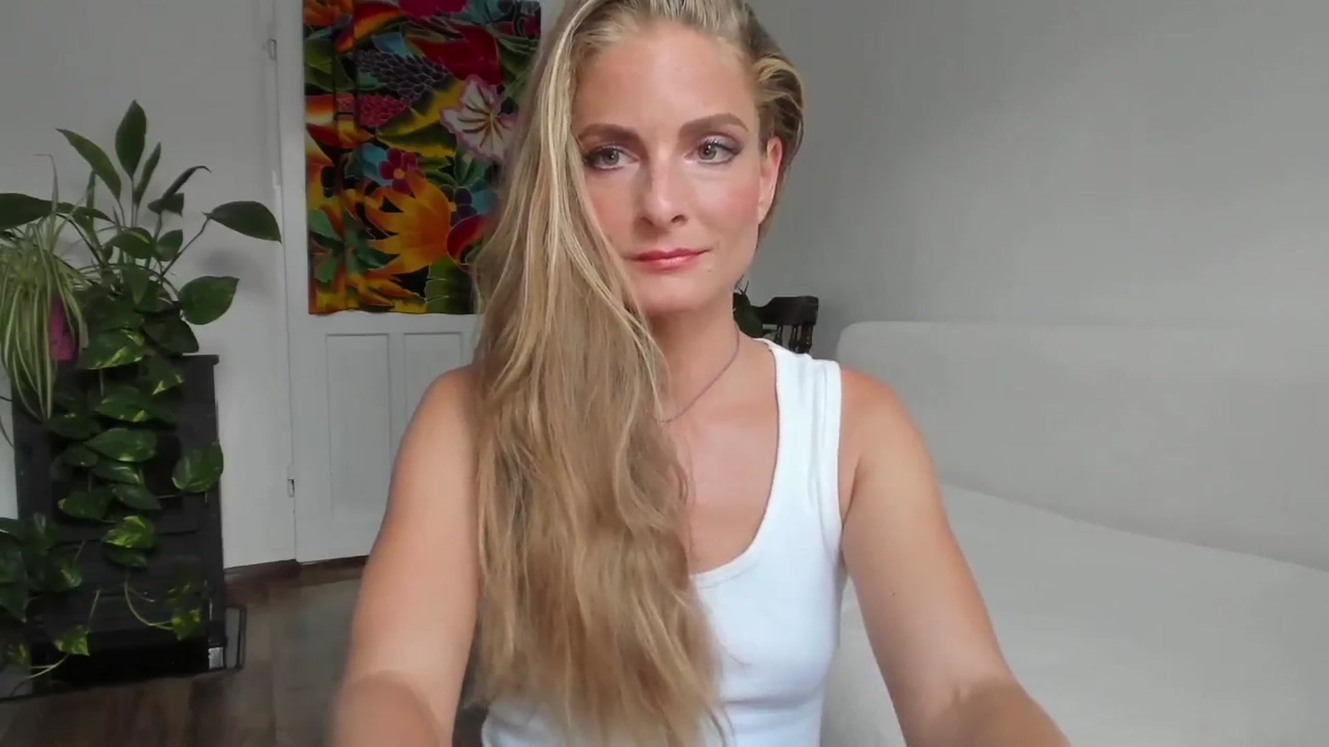 Gallery image thumbnail from Cayenne_mfc's myfreecams stream on, 08/01/2024, 17:29 image 16 of 20