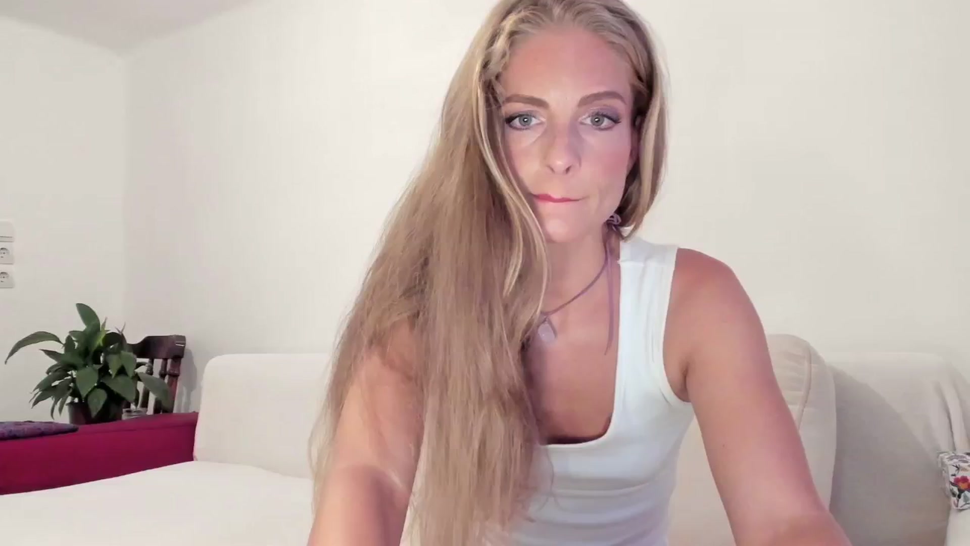 Gallery image thumbnail from Cayenne_mfc's myfreecams stream on, 08/01/2024, 18:06 image 18 of 20
