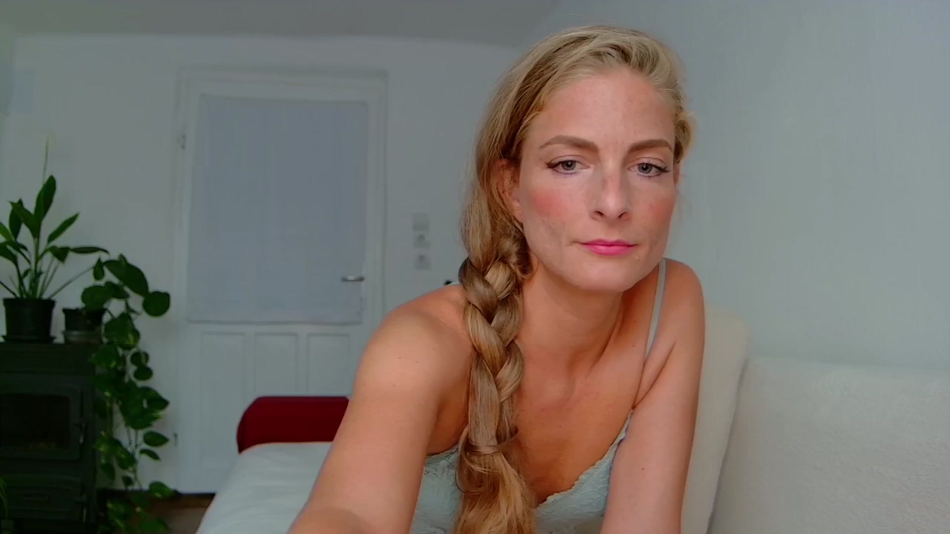 Gallery image thumbnail from Cayenne_mfc's myfreecams stream on, 08/28/2024, 17:47 image 4 of 20