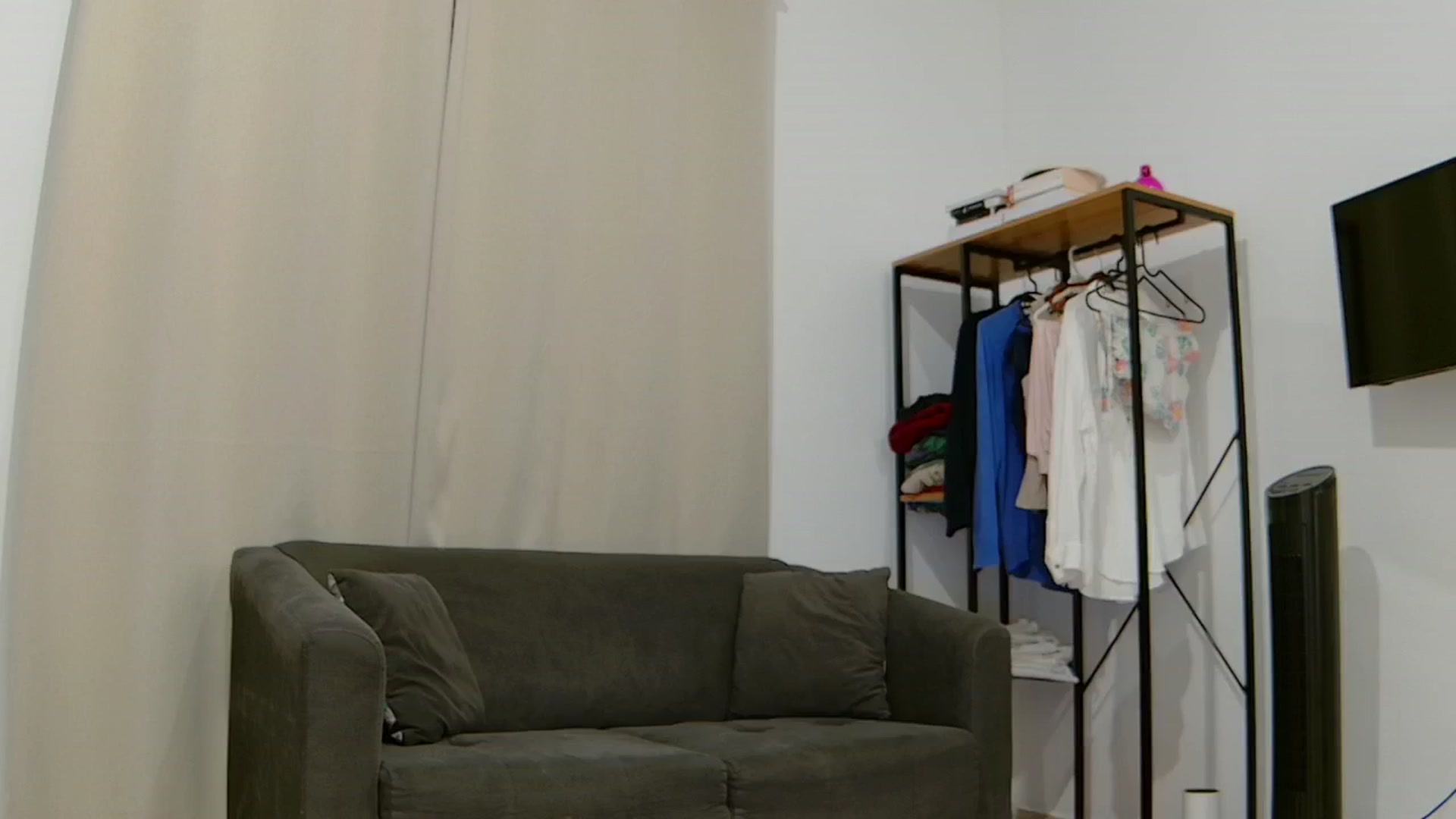 Gallery image thumbnail from Cayenne_mfc's myfreecams stream on, 01/13/2025, 24:21 image 10 of 20