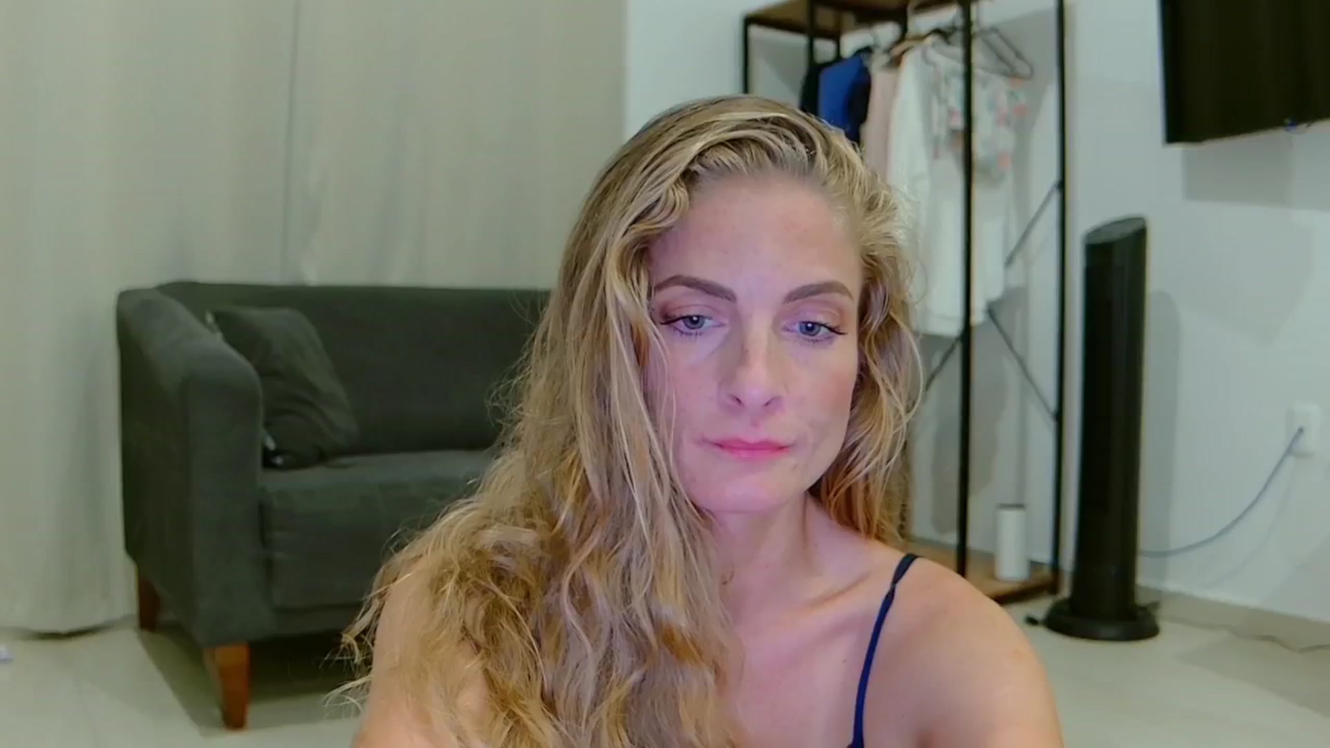Gallery image thumbnail from Cayenne_mfc's myfreecams stream on, 01/13/2025, 24:21 image 11 of 20