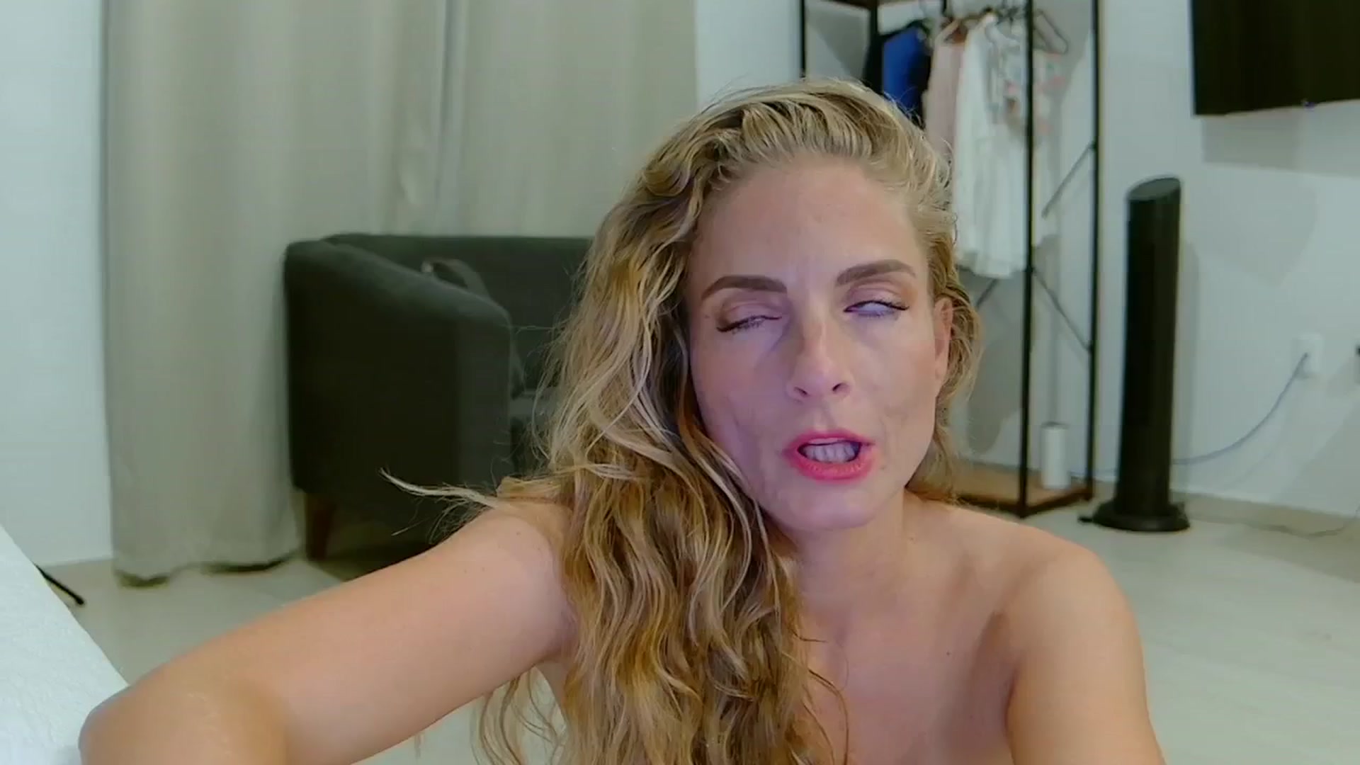 Gallery image thumbnail from Cayenne_mfc's myfreecams stream on, 01/13/2025, 02:34 image 8 of 20