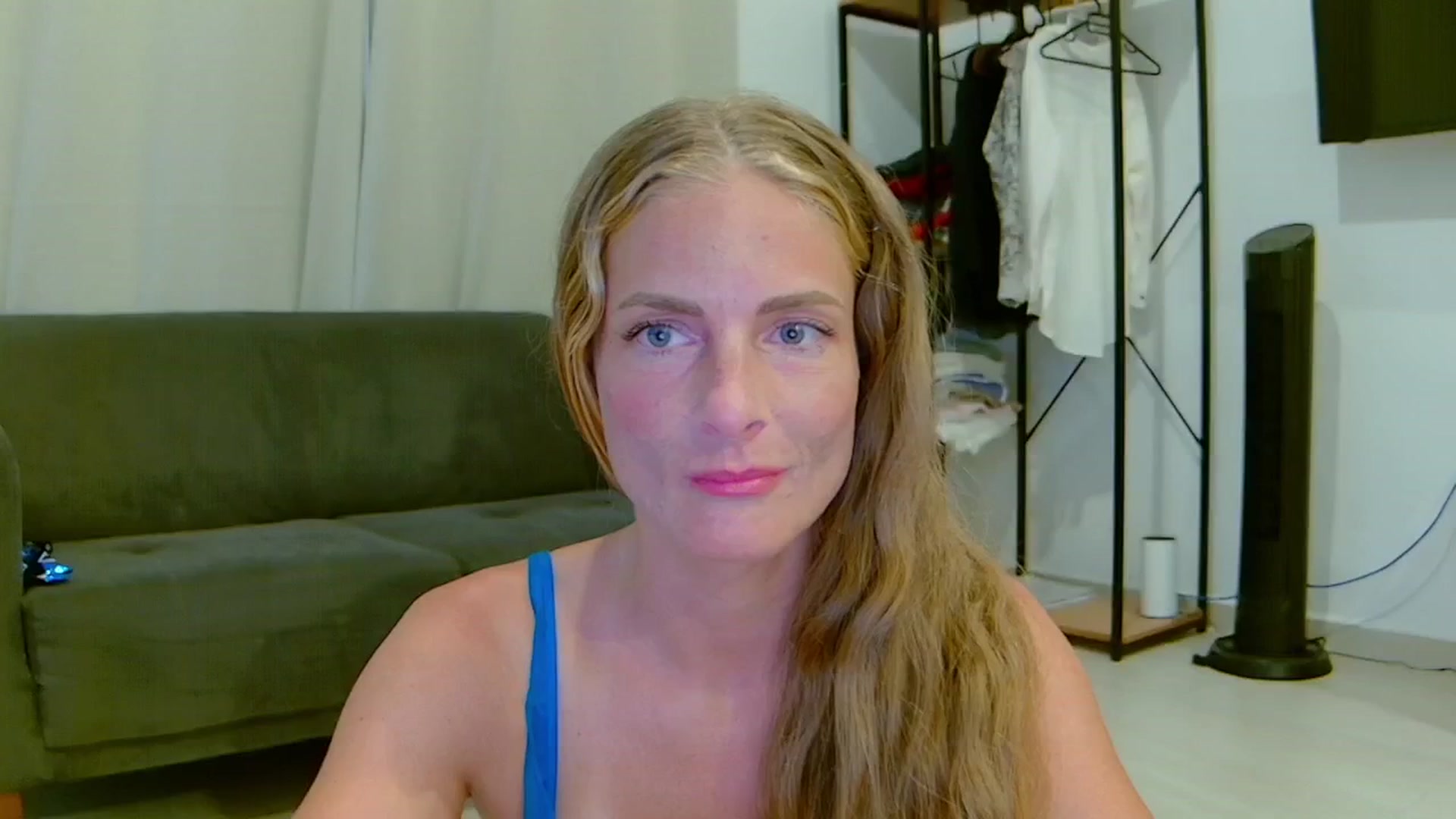 Gallery image thumbnail from Cayenne_mfc's myfreecams stream on, 03/27/2025, 24:57 image 10 of 20