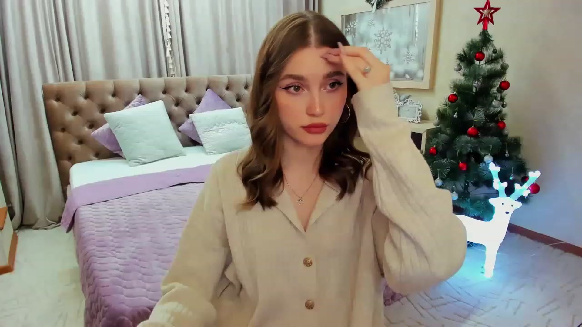 Gallery image thumbnail from CcrystalSoul's myfreecams stream on, 12/16/2022, 13:46 image 2 of 20