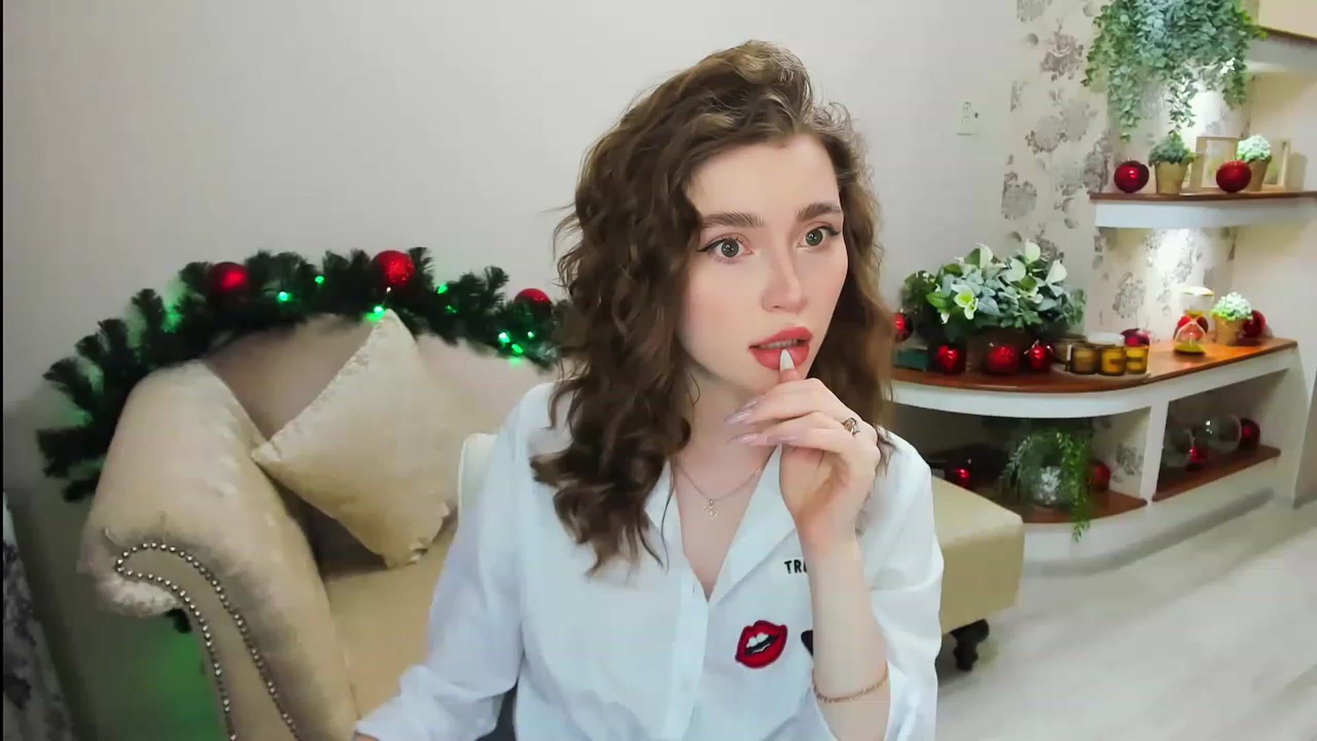 Gallery image thumbnail from CcrystalSoul's myfreecams stream on, 12/19/2022, 10:15 image 7 of 20