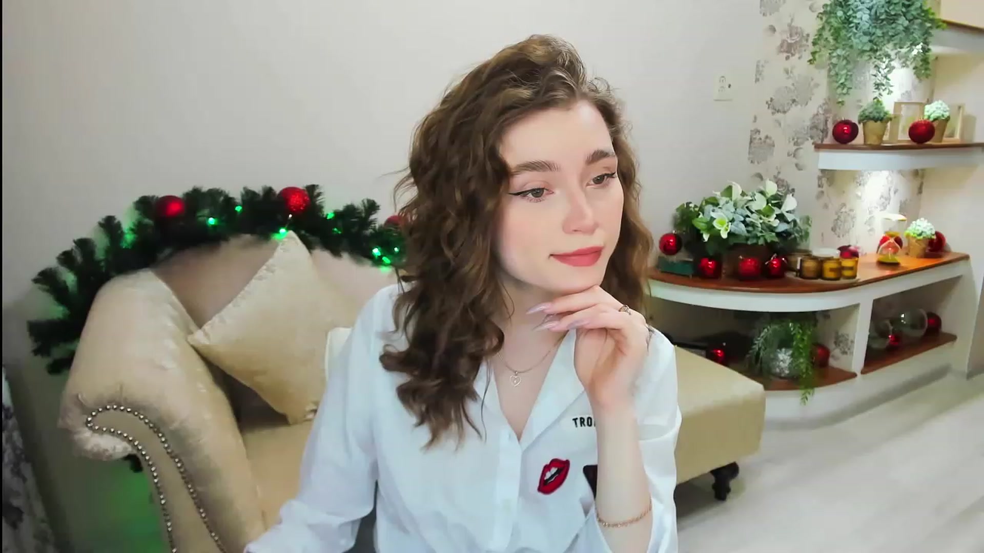Gallery image thumbnail from CcrystalSoul's myfreecams stream on, 12/19/2022, 10:15 image 3 of 20