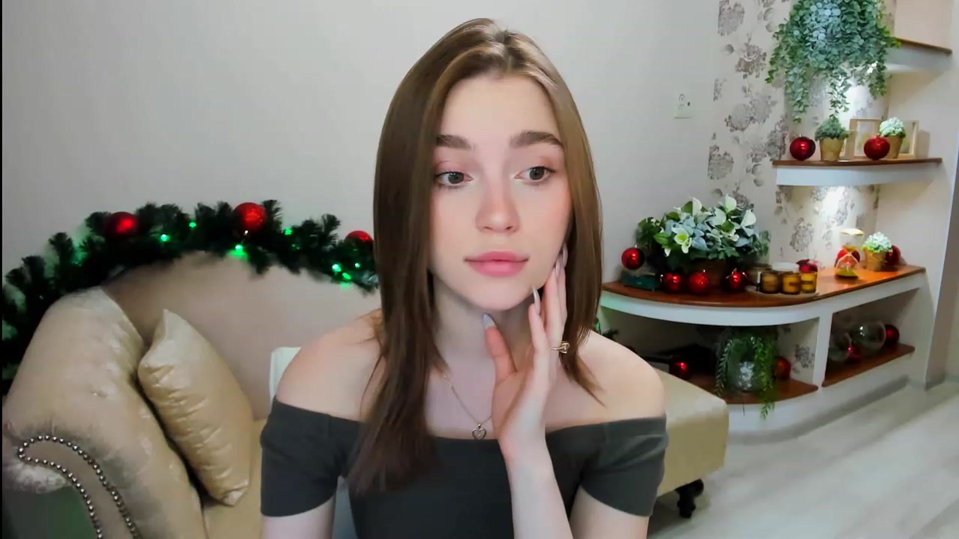 Gallery image thumbnail from CcrystalSoul's myfreecams stream on, 12/20/2022, 17:57 image 3 of 20