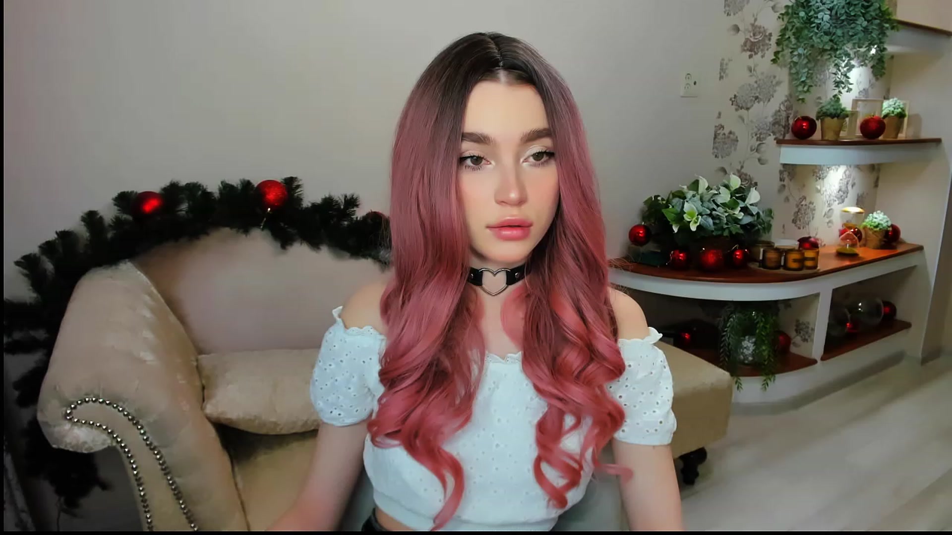 Gallery image thumbnail from CcrystalSoul's myfreecams stream on, 12/26/2022, 11:28 image 17 of 20