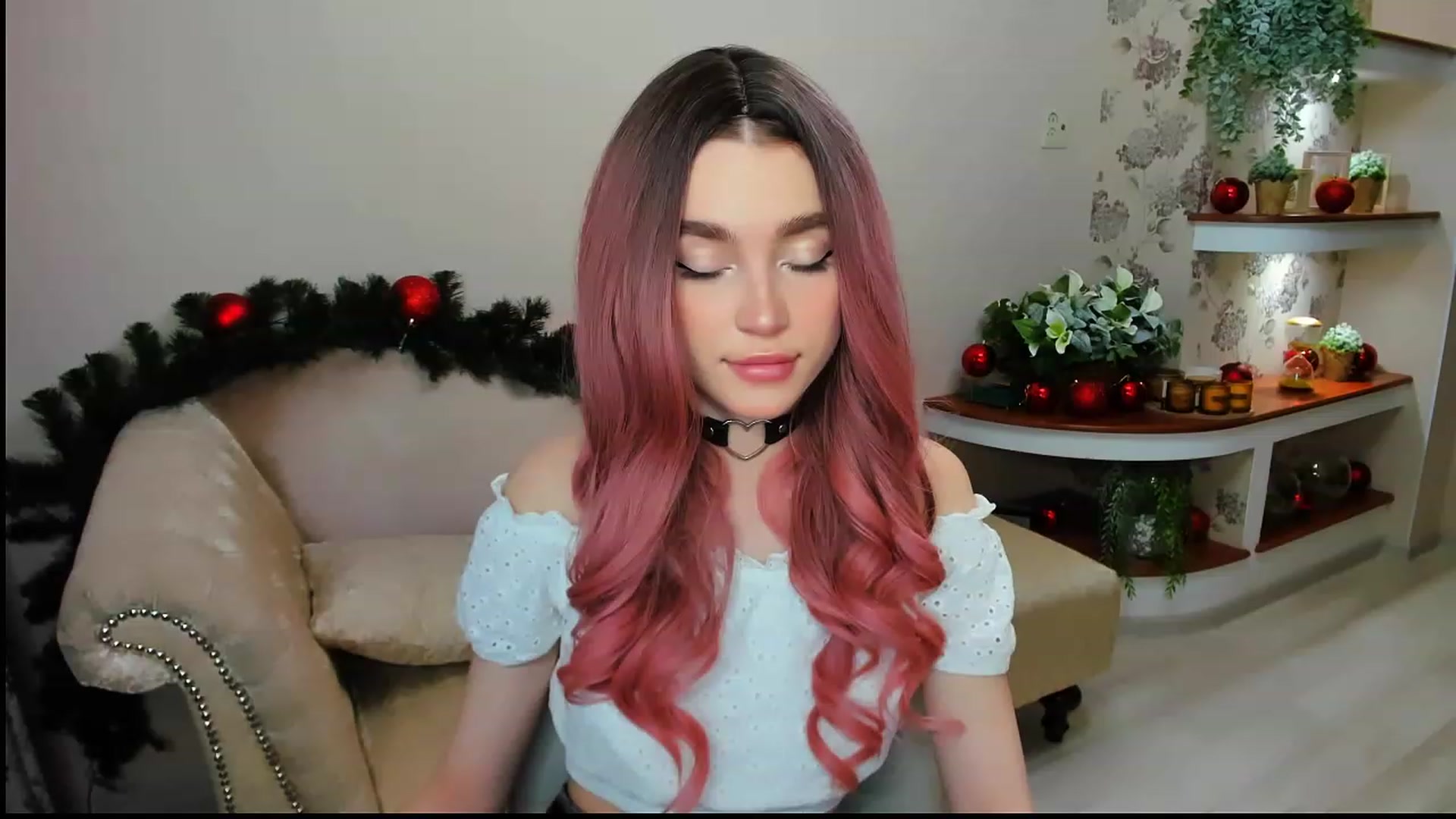 Gallery image thumbnail from CcrystalSoul's myfreecams stream on, 12/26/2022, 11:28 image 16 of 20