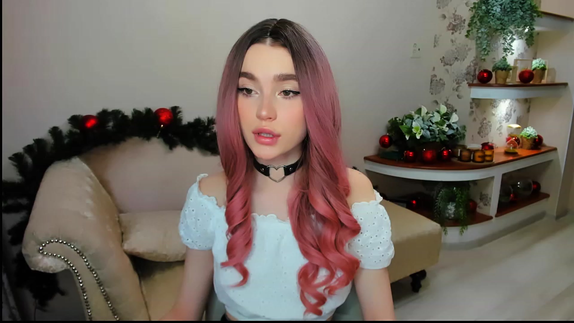 Gallery image thumbnail from CcrystalSoul's myfreecams stream on, 12/26/2022, 12:10 image 4 of 20