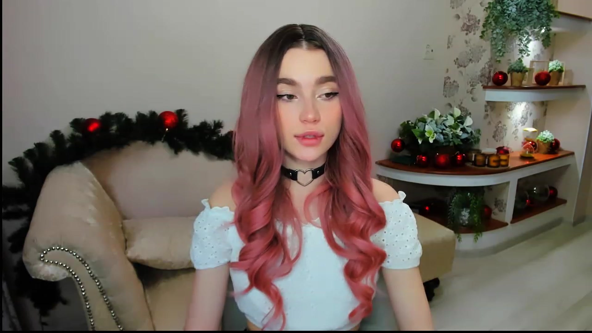 Gallery image thumbnail from CcrystalSoul's myfreecams stream on, 12/26/2022, 13:44 image 14 of 20
