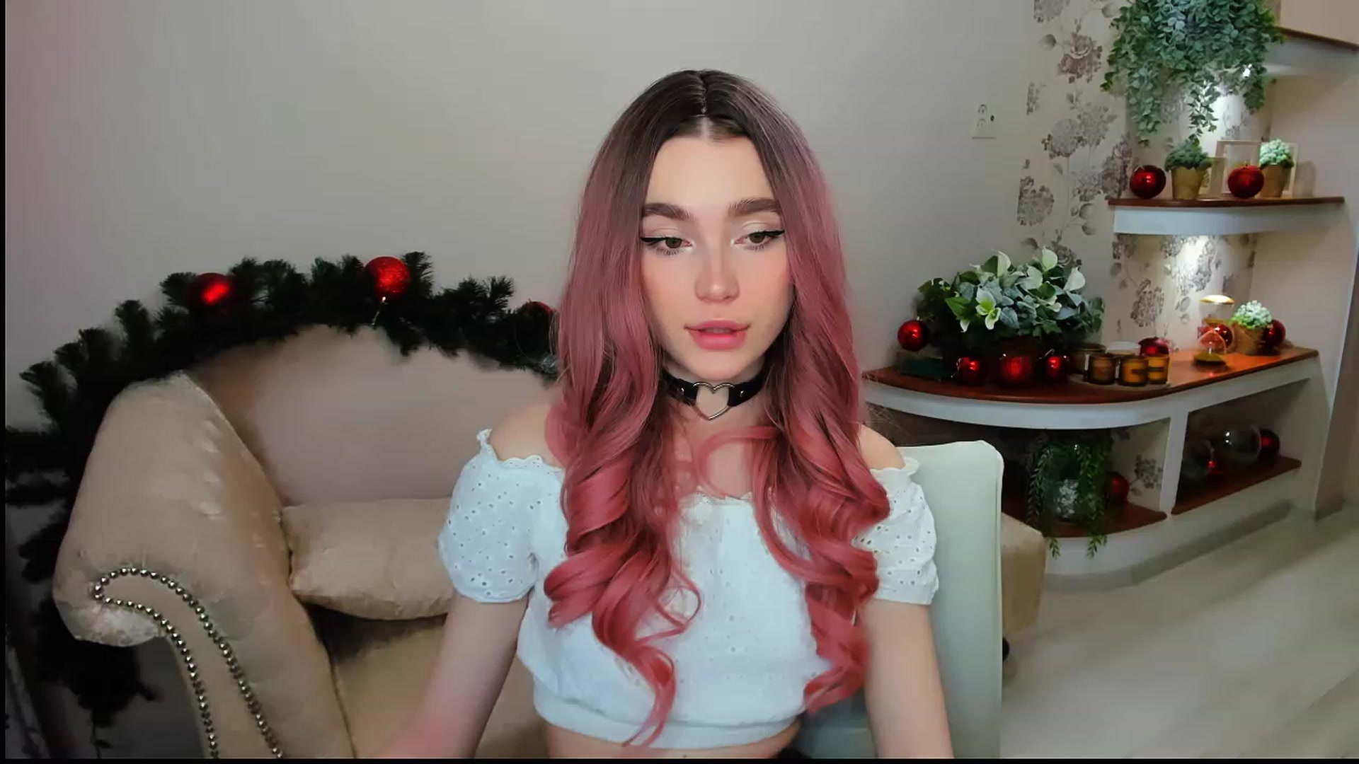 Gallery image thumbnail from CcrystalSoul's myfreecams stream on, 12/26/2022, 14:04 image 7 of 20
