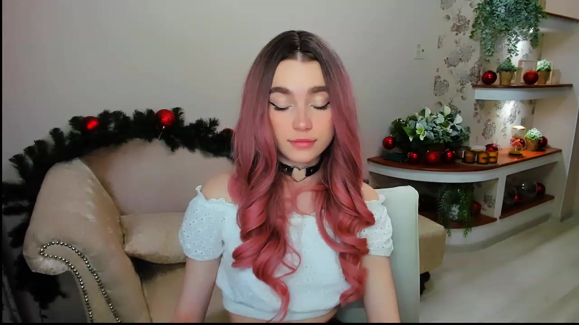 Gallery image thumbnail from CcrystalSoul's myfreecams stream on, 12/26/2022, 14:04 image 17 of 20