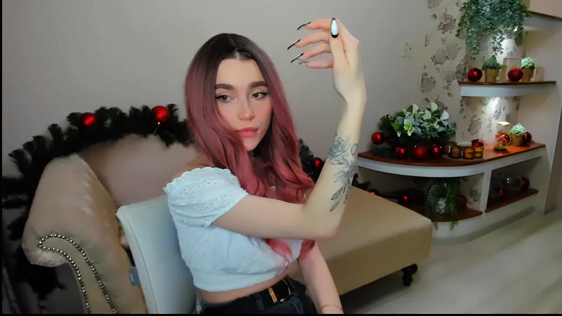 Gallery image thumbnail from CcrystalSoul's myfreecams stream on, 12/26/2022, 14:04 image 2 of 20