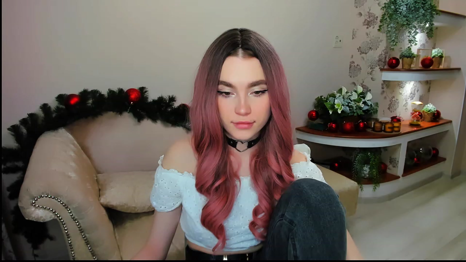 Gallery image thumbnail from CcrystalSoul's myfreecams stream on, 12/26/2022, 15:45 image 19 of 20