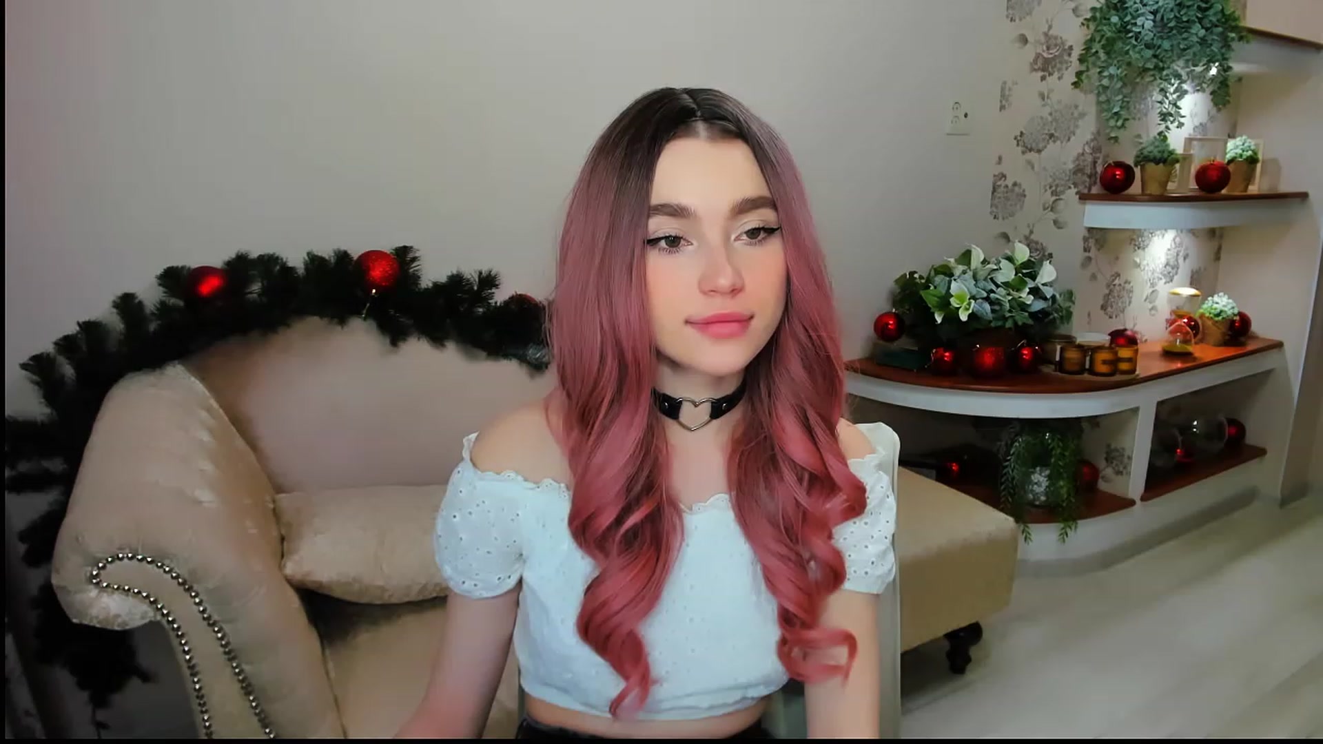 Gallery image thumbnail from CcrystalSoul's myfreecams stream on, 12/26/2022, 15:45 image 5 of 20