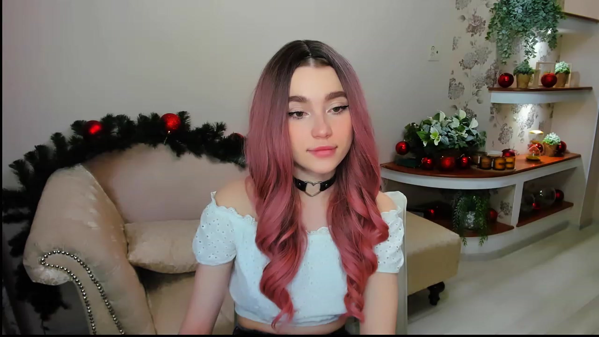 Gallery image thumbnail from CcrystalSoul's myfreecams stream on, 12/26/2022, 15:45 image 6 of 20