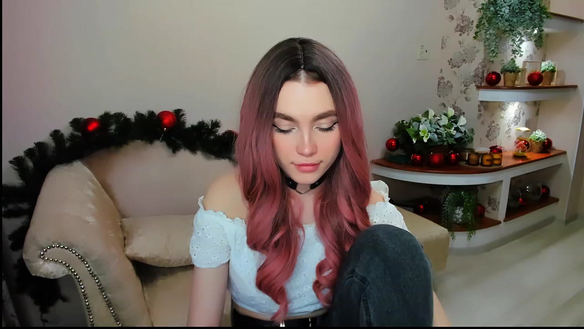 Gallery image thumbnail from CcrystalSoul's myfreecams stream on, 12/26/2022, 15:45 image 20 of 20