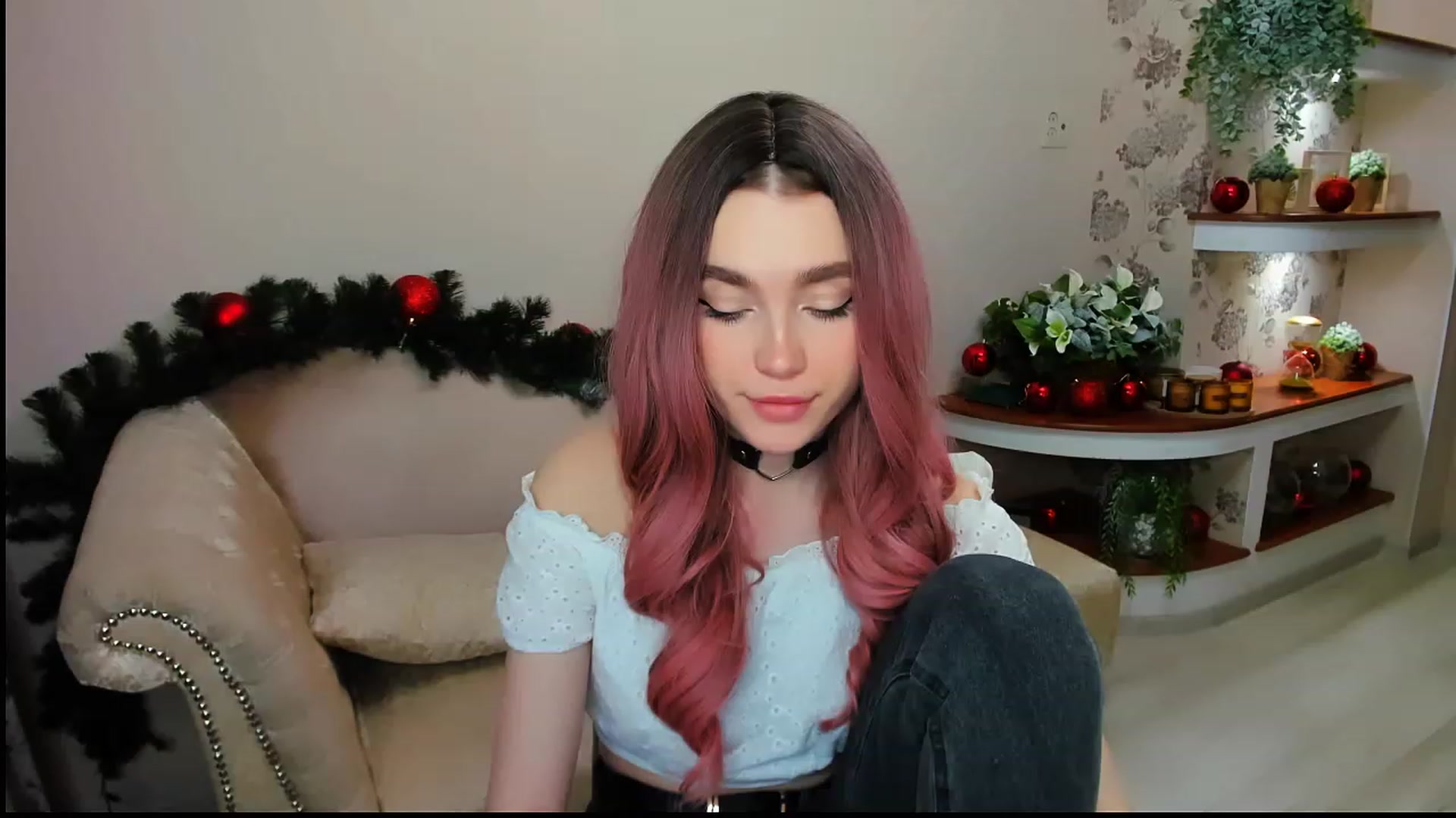 Gallery image thumbnail from CcrystalSoul's myfreecams stream on, 12/26/2022, 16:05 image 5 of 20