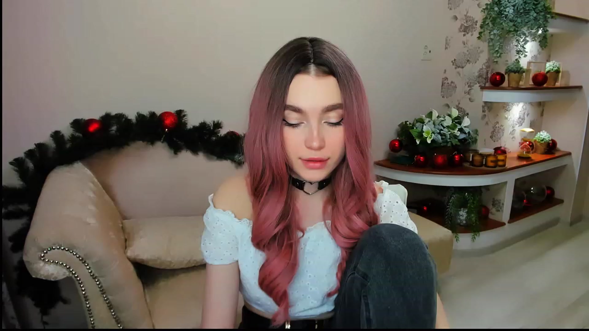 Gallery image thumbnail from CcrystalSoul's myfreecams stream on, 12/26/2022, 16:05 image 6 of 20