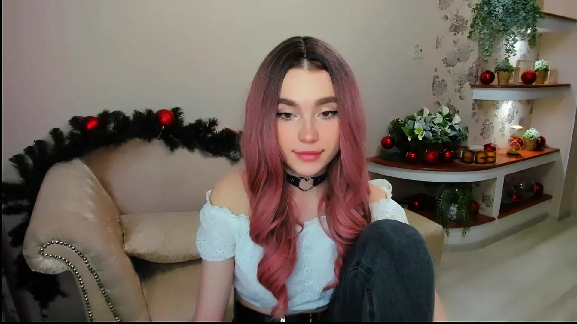 Gallery image thumbnail from CcrystalSoul's myfreecams stream on, 12/26/2022, 16:05 image 8 of 20