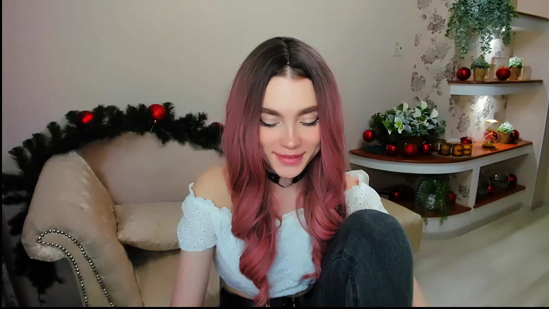 Gallery image thumbnail from CcrystalSoul's myfreecams stream on, 12/26/2022, 16:05 image 12 of 20