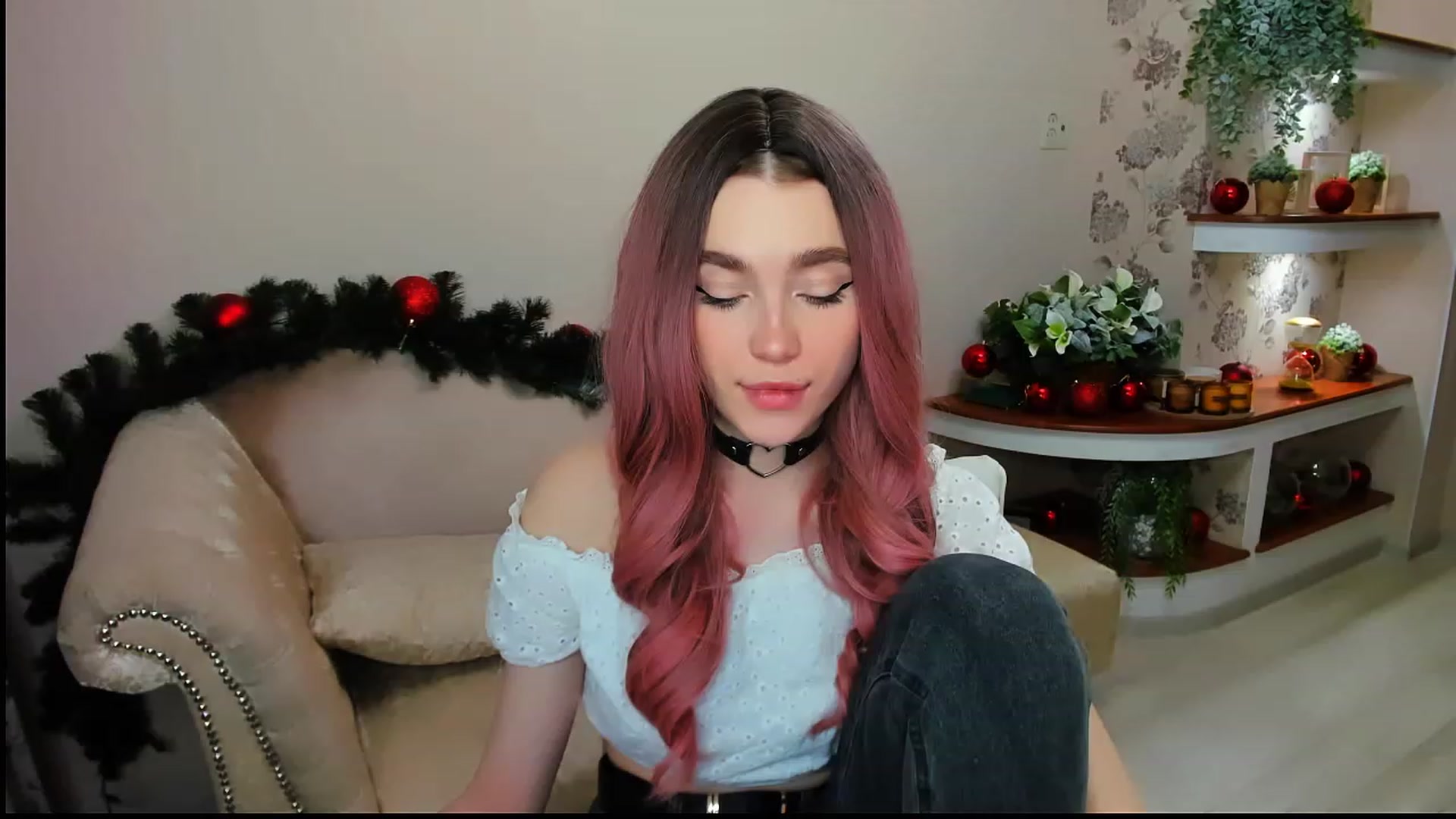 Gallery image thumbnail from CcrystalSoul's myfreecams stream on, 12/26/2022, 16:05 image 7 of 20