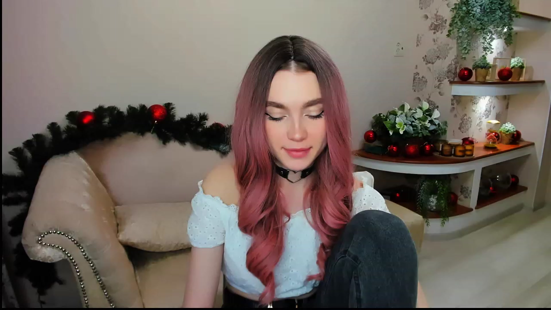 Gallery image thumbnail from CcrystalSoul's myfreecams stream on, 12/26/2022, 16:05 image 13 of 20