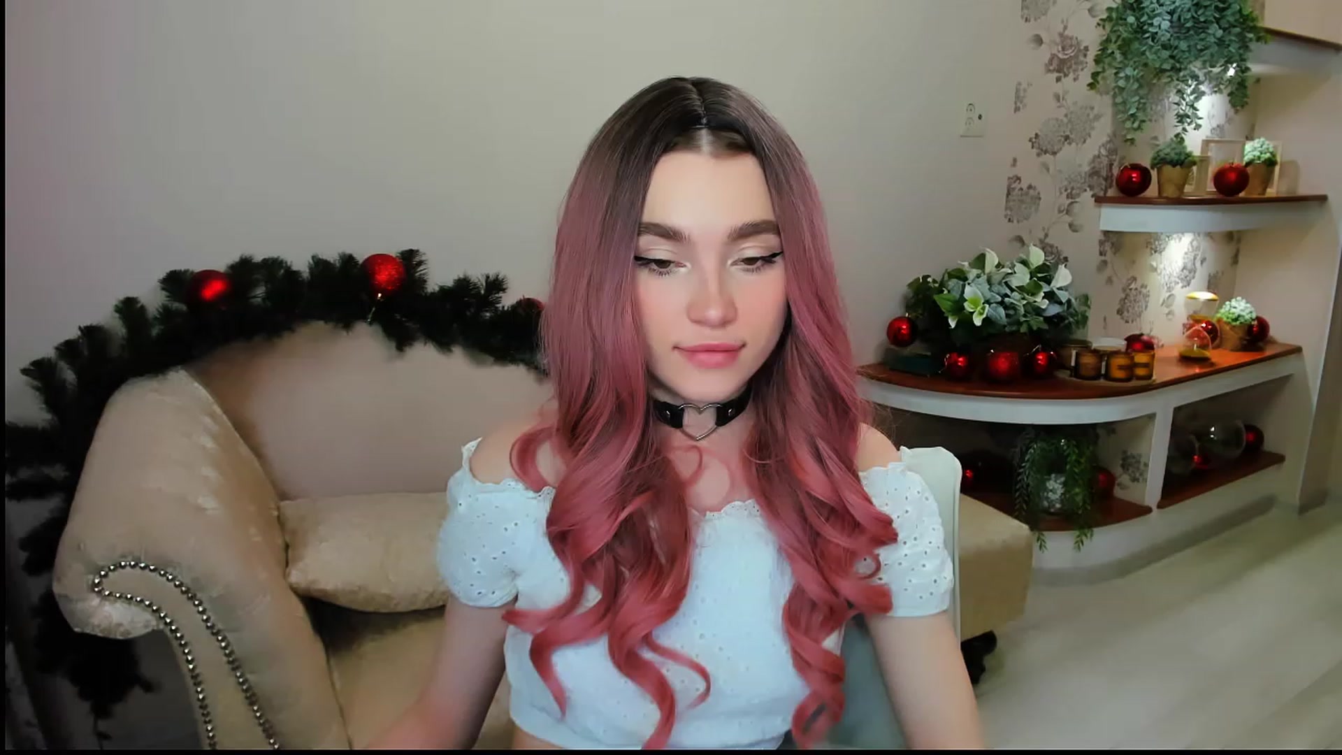 Gallery image thumbnail from CcrystalSoul's myfreecams stream on, 12/26/2022, 17:22 image 19 of 20