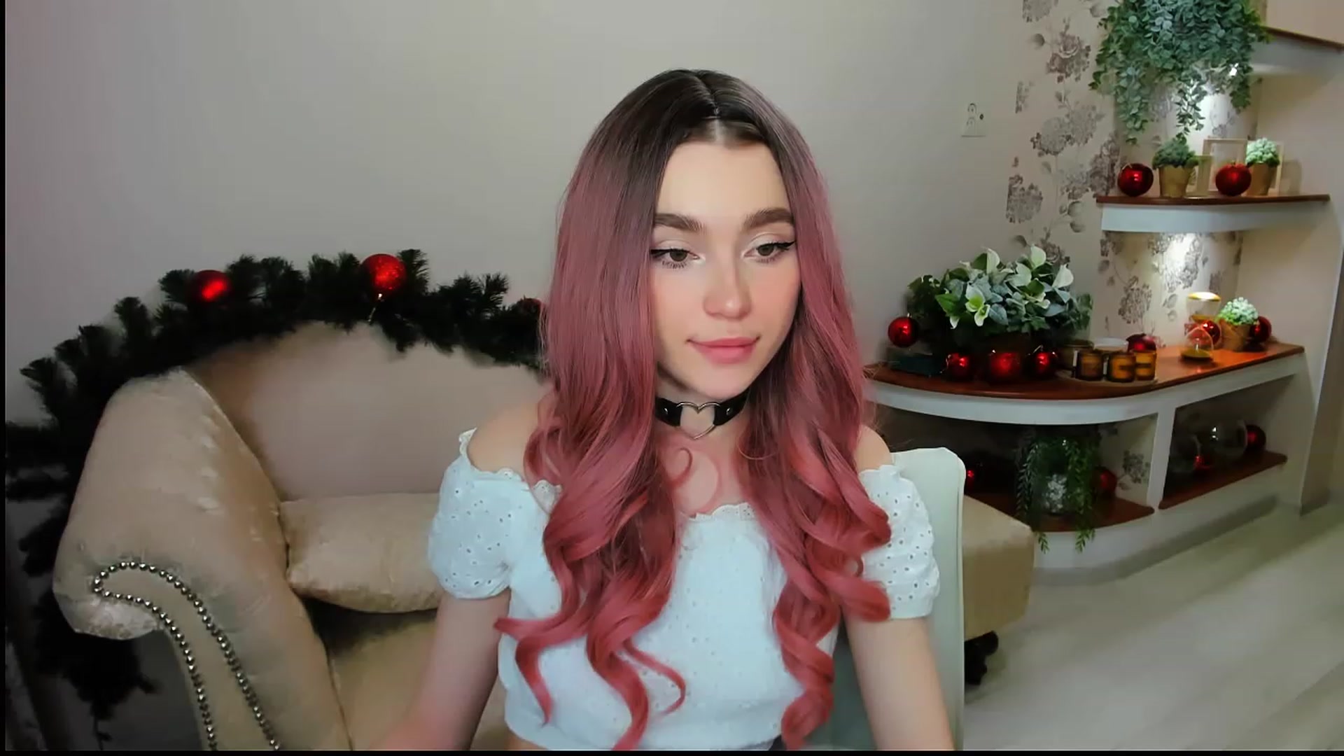 Gallery image thumbnail from CcrystalSoul's myfreecams stream on, 12/26/2022, 17:22 image 14 of 20