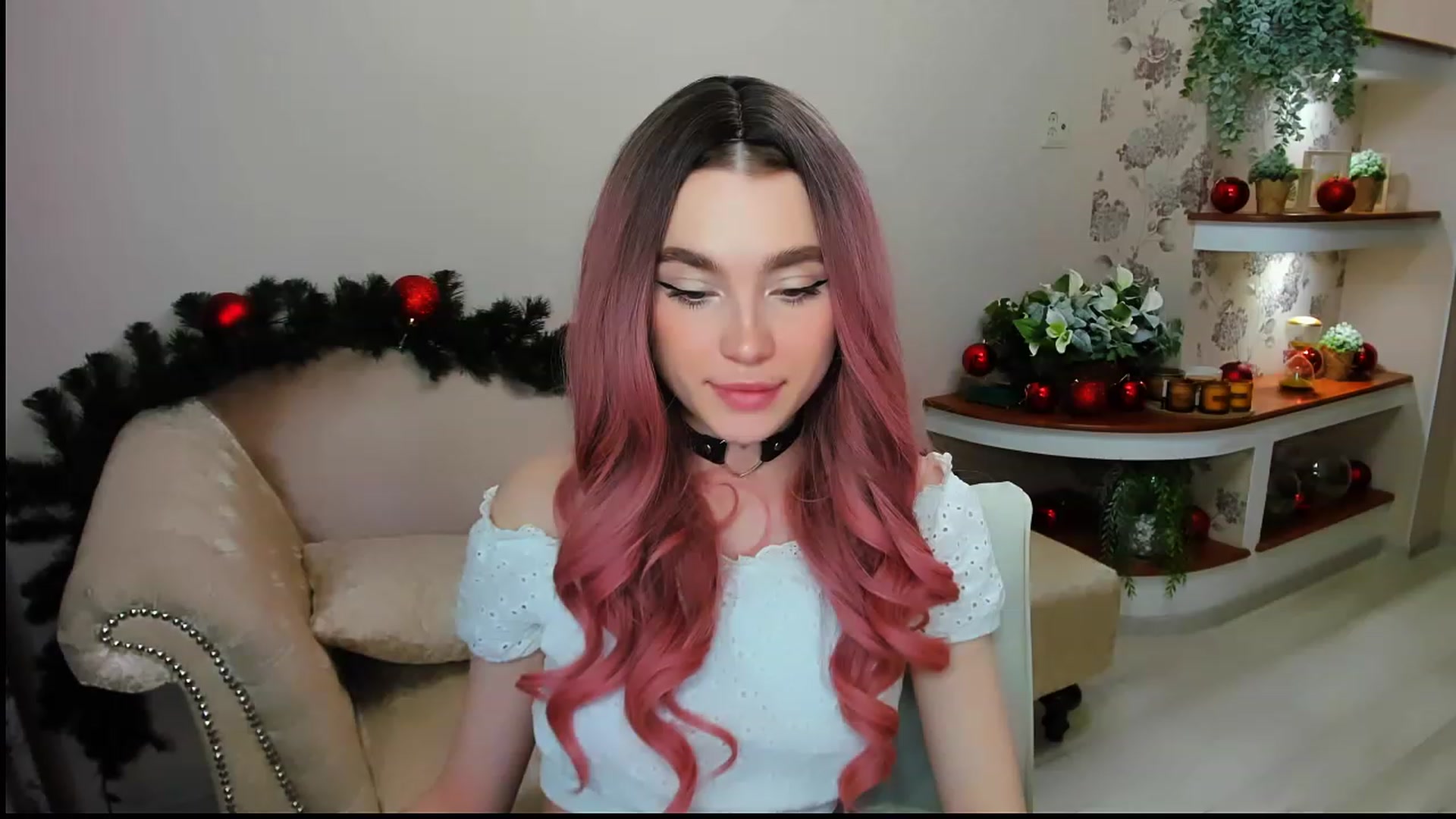 Gallery image thumbnail from CcrystalSoul's myfreecams stream on, 12/26/2022, 17:22 image 15 of 20
