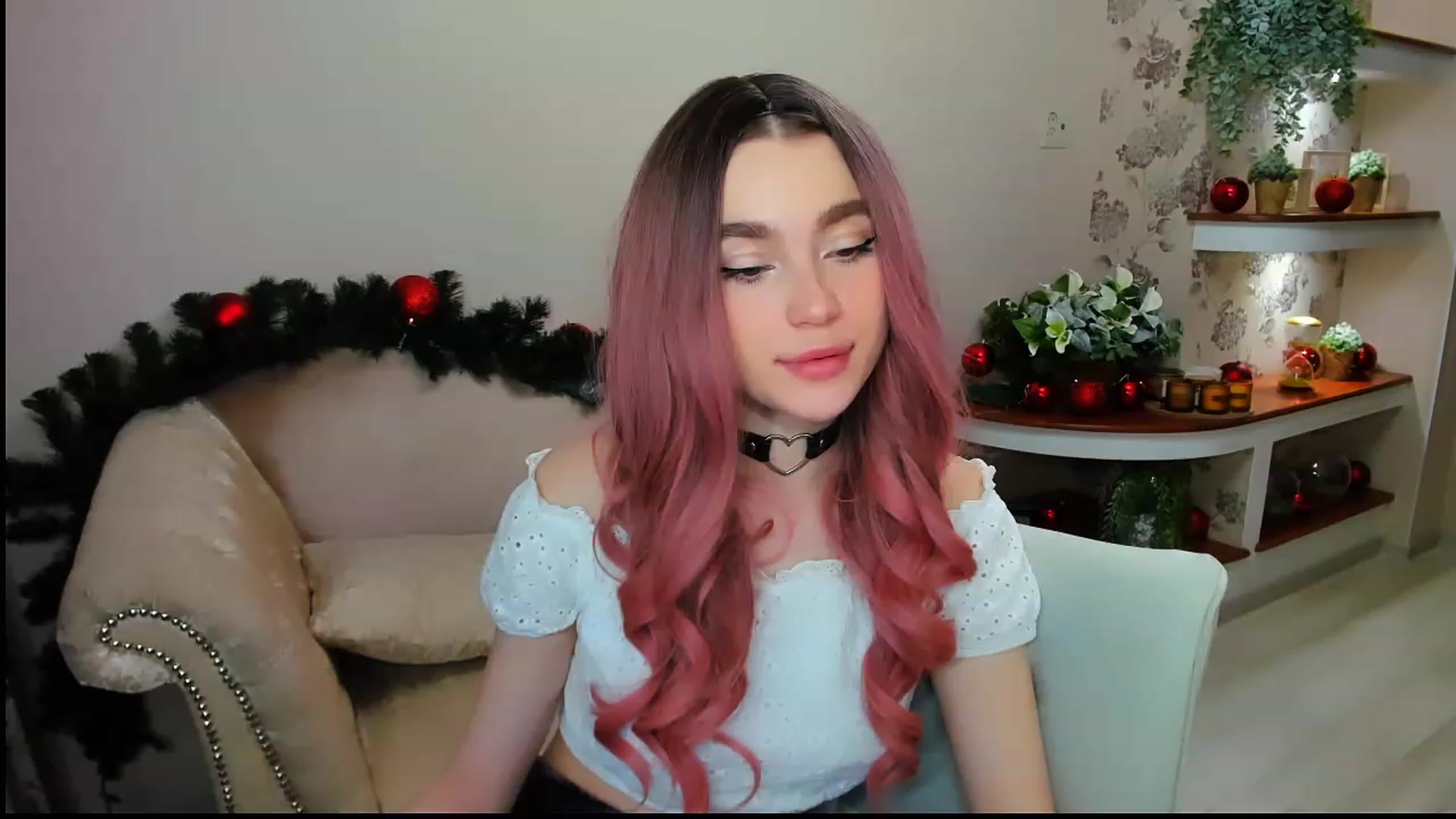 Gallery image thumbnail from CcrystalSoul's myfreecams stream on, 12/26/2022, 17:22 image 2 of 20