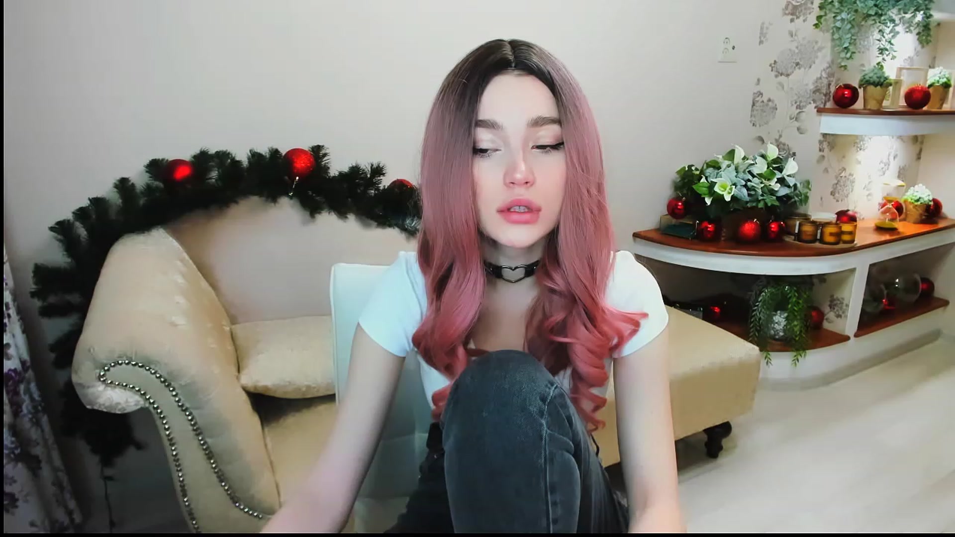 Gallery image thumbnail from CcrystalSoul's myfreecams stream on, 12/27/2022, 16:15 image 7 of 20