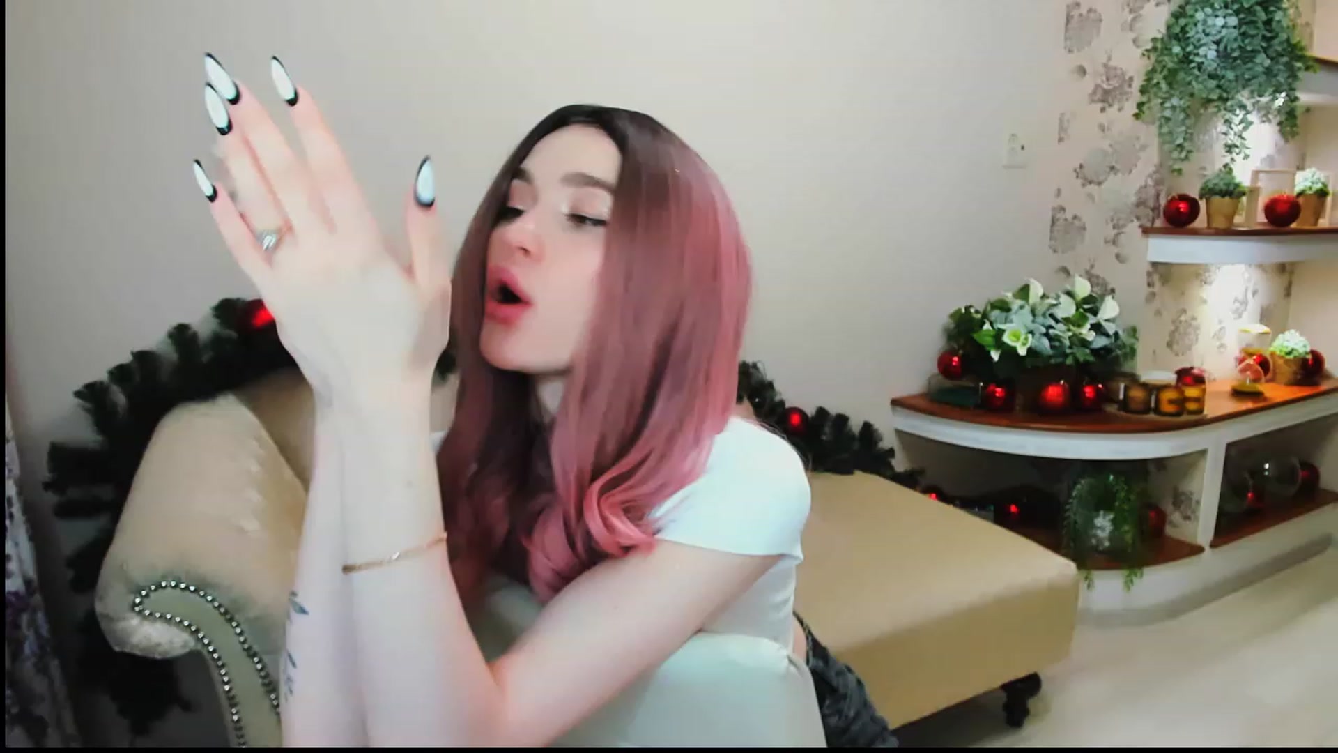 Gallery image thumbnail from CcrystalSoul's myfreecams stream on, 12/27/2022, 16:15 image 1 of 20