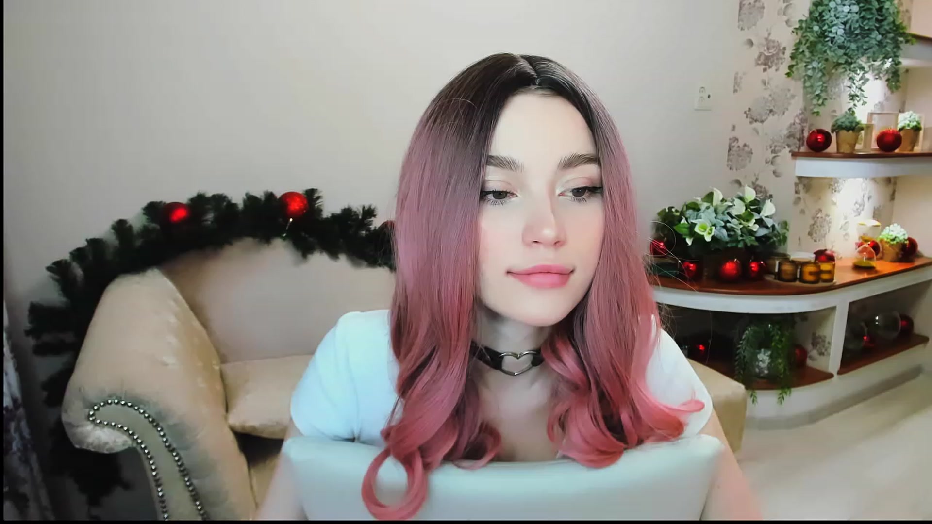 Gallery image thumbnail from CcrystalSoul's myfreecams stream on, 12/27/2022, 16:15 image 2 of 20