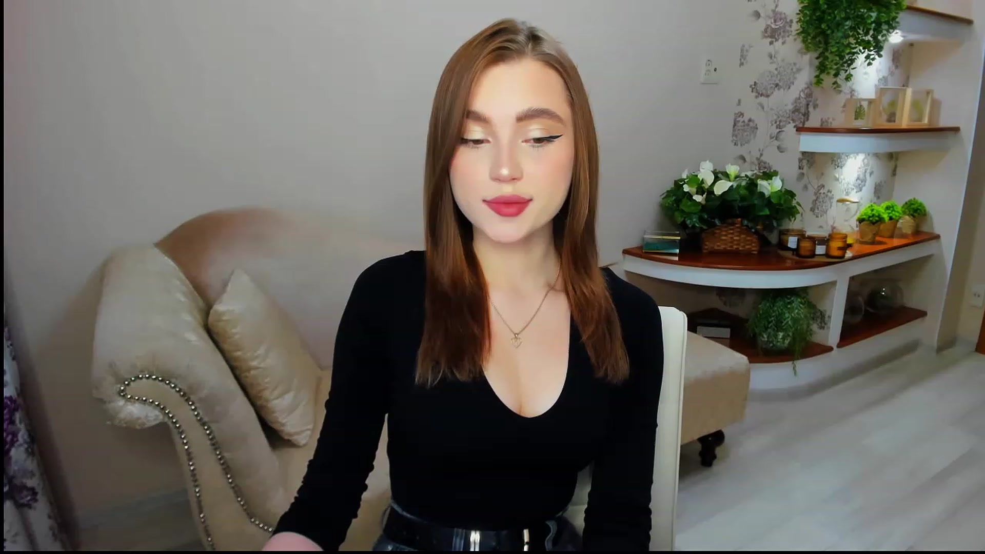 Gallery image thumbnail from CcrystalSoul's myfreecams stream on, 01/30/2023, 09:02 image 4 of 20