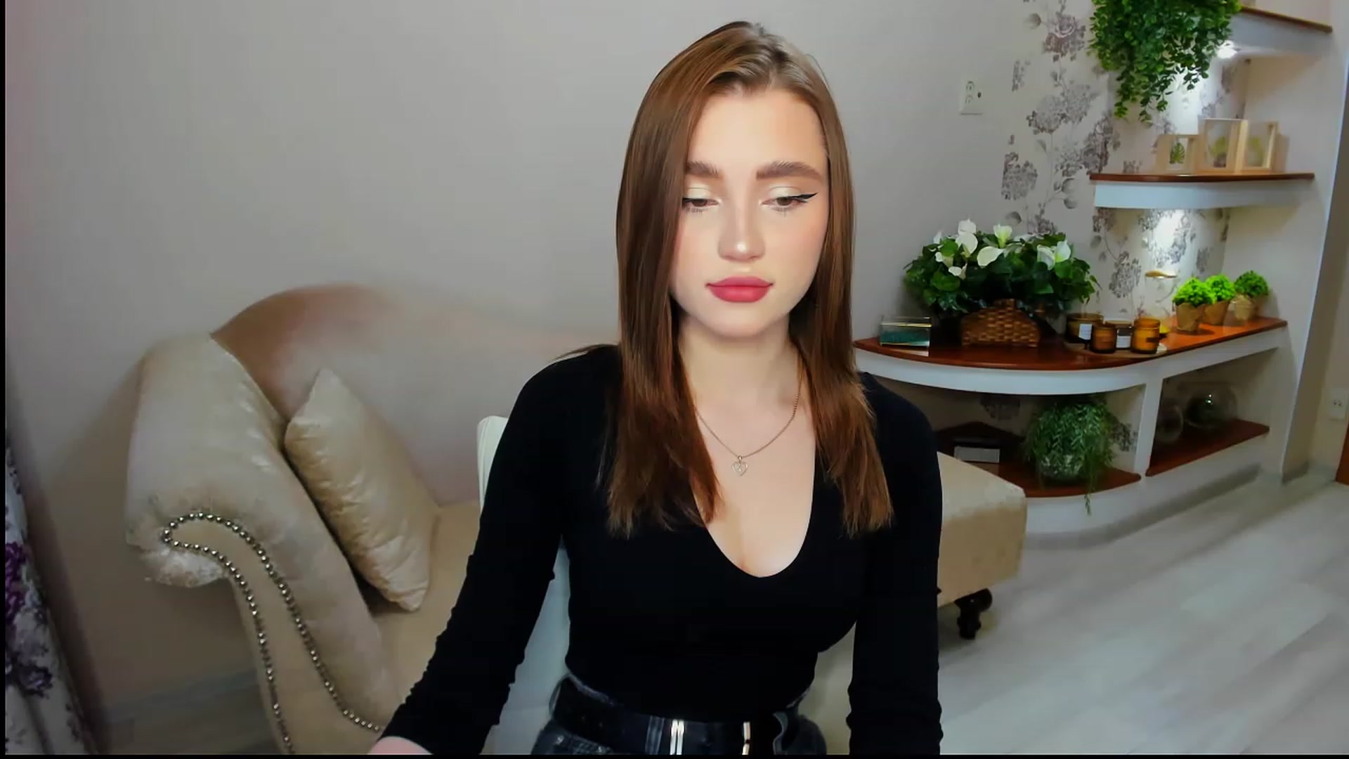 Gallery image thumbnail from CcrystalSoul's myfreecams stream on, 01/30/2023, 10:35 image 8 of 20